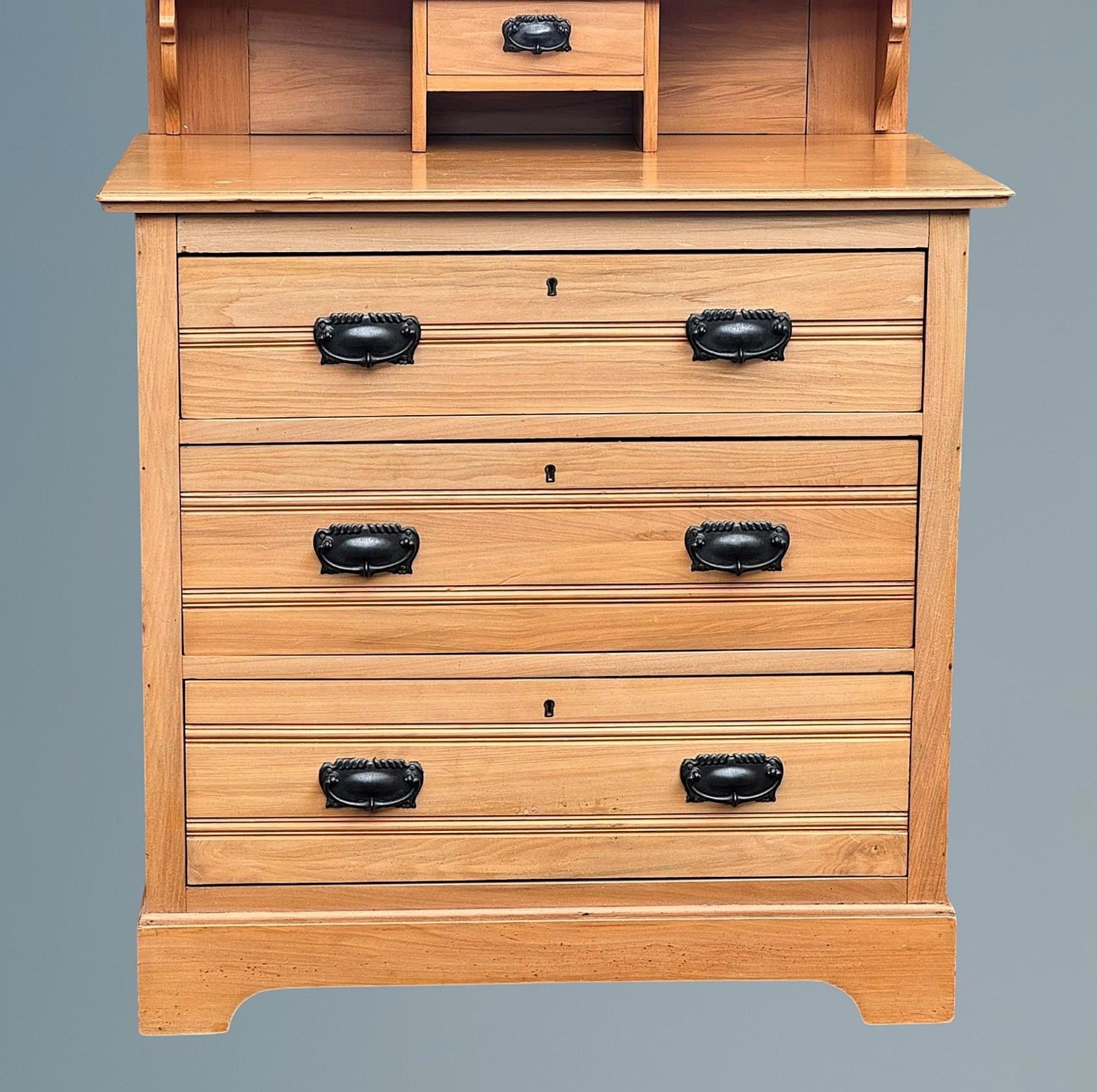 Furniture Edwardian Walnut Dressing Table photo