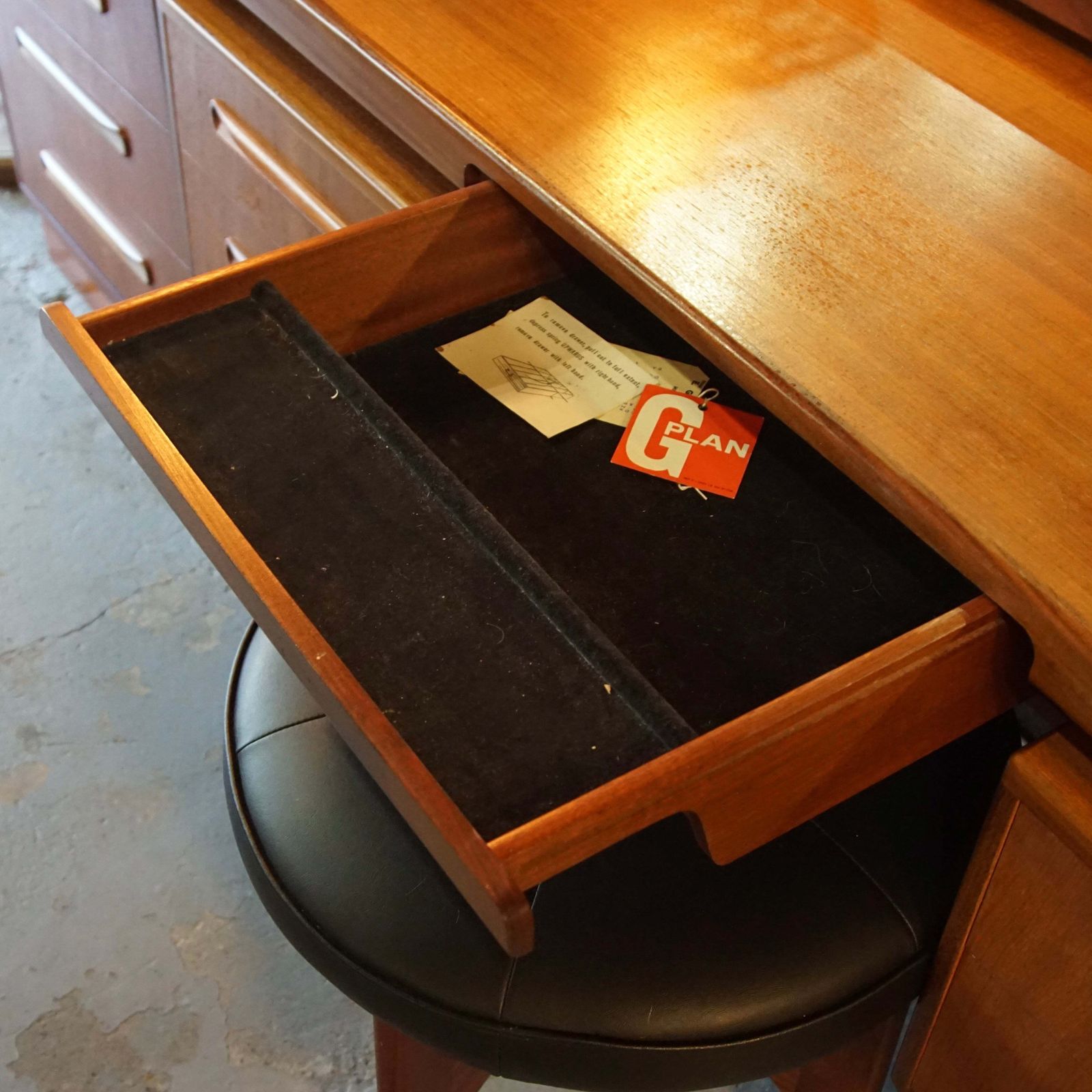 G Plan Fresco Dressing Table And Stool photo vinterior