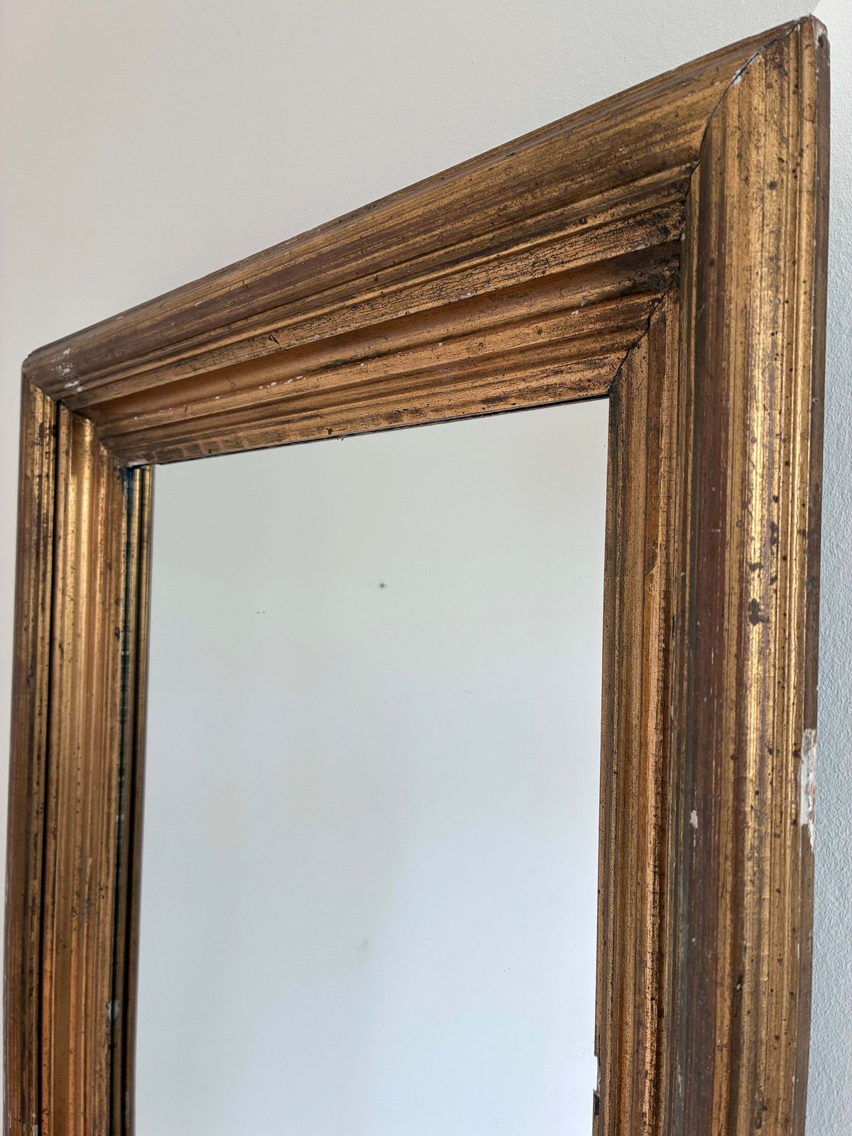 Antieke vergulde wandspiegel in goud photo buy