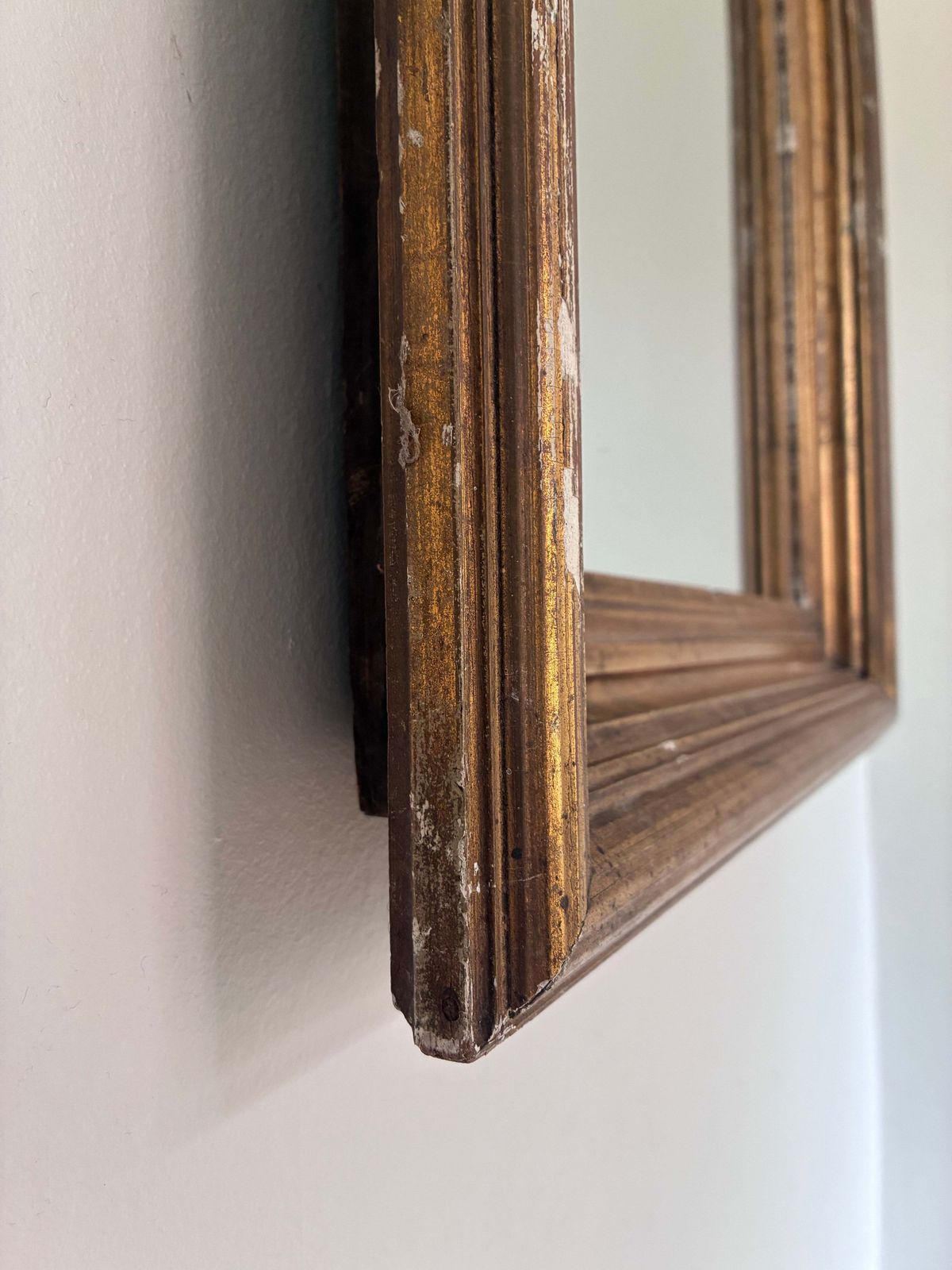 Antieke vergulde wandspiegel in goud photo vintage