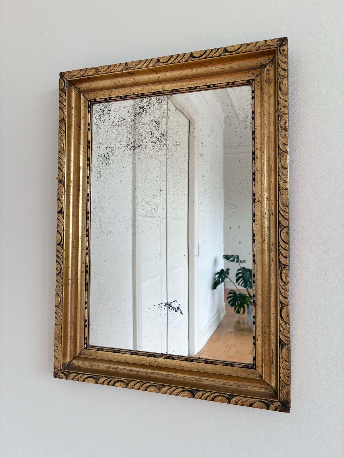 Antique Giltwood Wall Mirror In Gold
