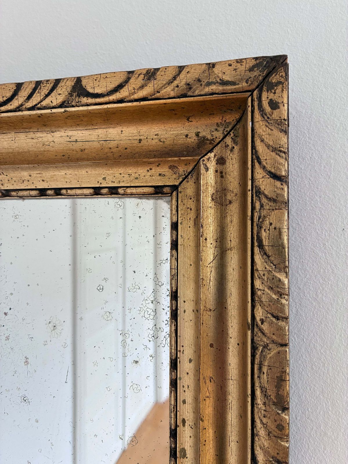 Antique Giltwood Wall Mirror In Gold photo furniture
