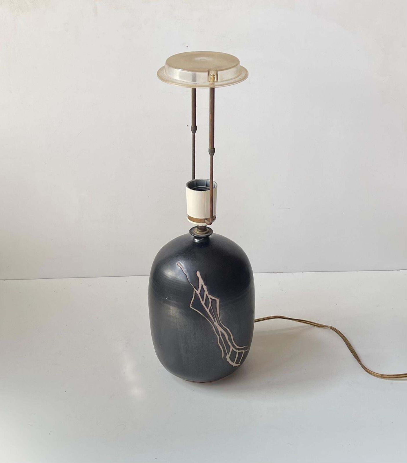 Deens Modern Satijnzwart Keramieke Tafellamp van Aino Grib, jaren 1980 photo buy