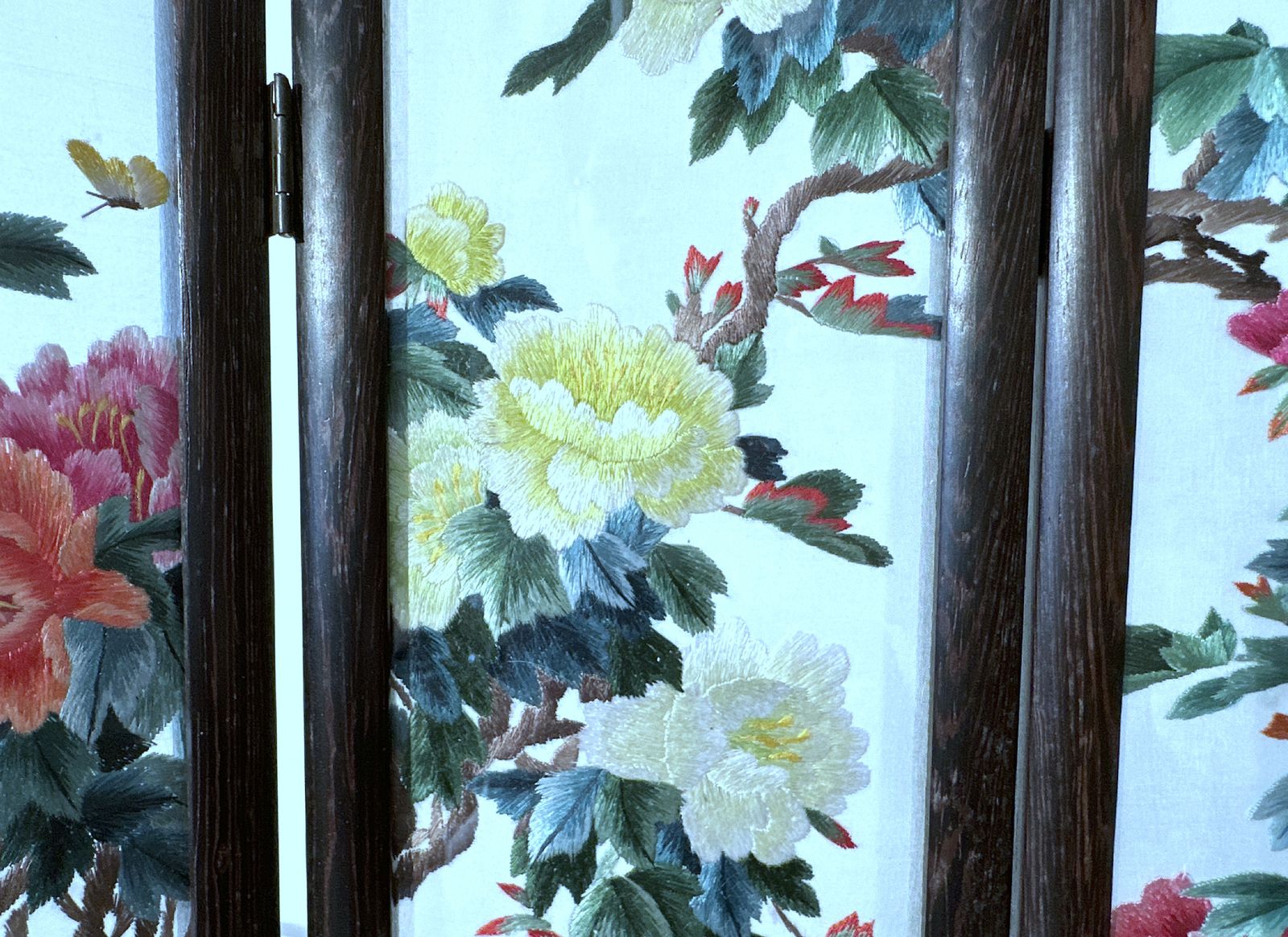 Small Double Sided Tabletop Screen   Suzhou Silk Embroidery   Mid Century photo vintage