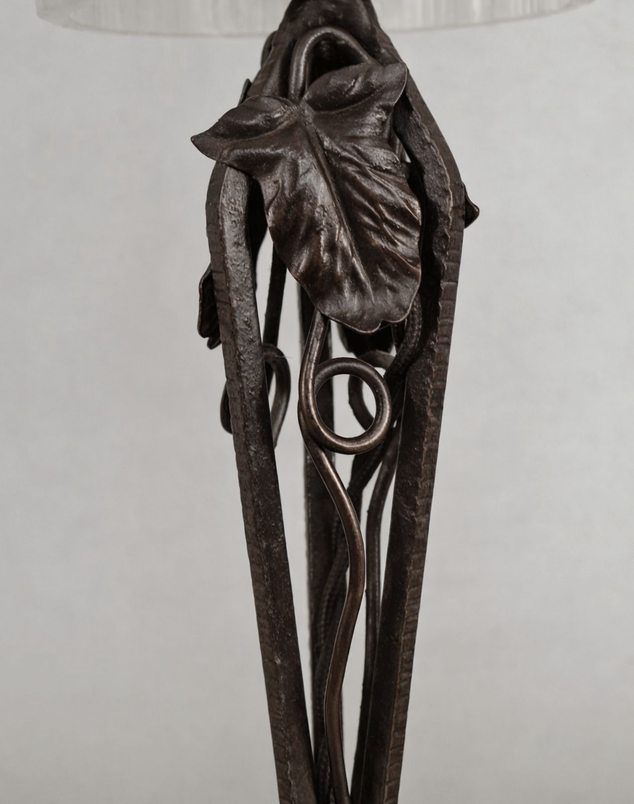 Franse art deco lamp ca. 1930 van Muller Freres en L. Varro photo Verlichting
