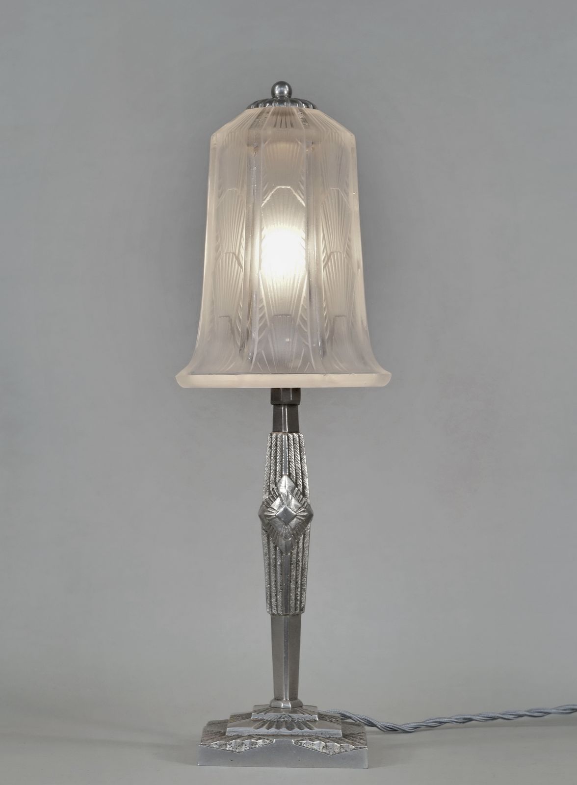 Franse Art Deco Lamp uit 1930 door Hettier et Vincent photo furniture