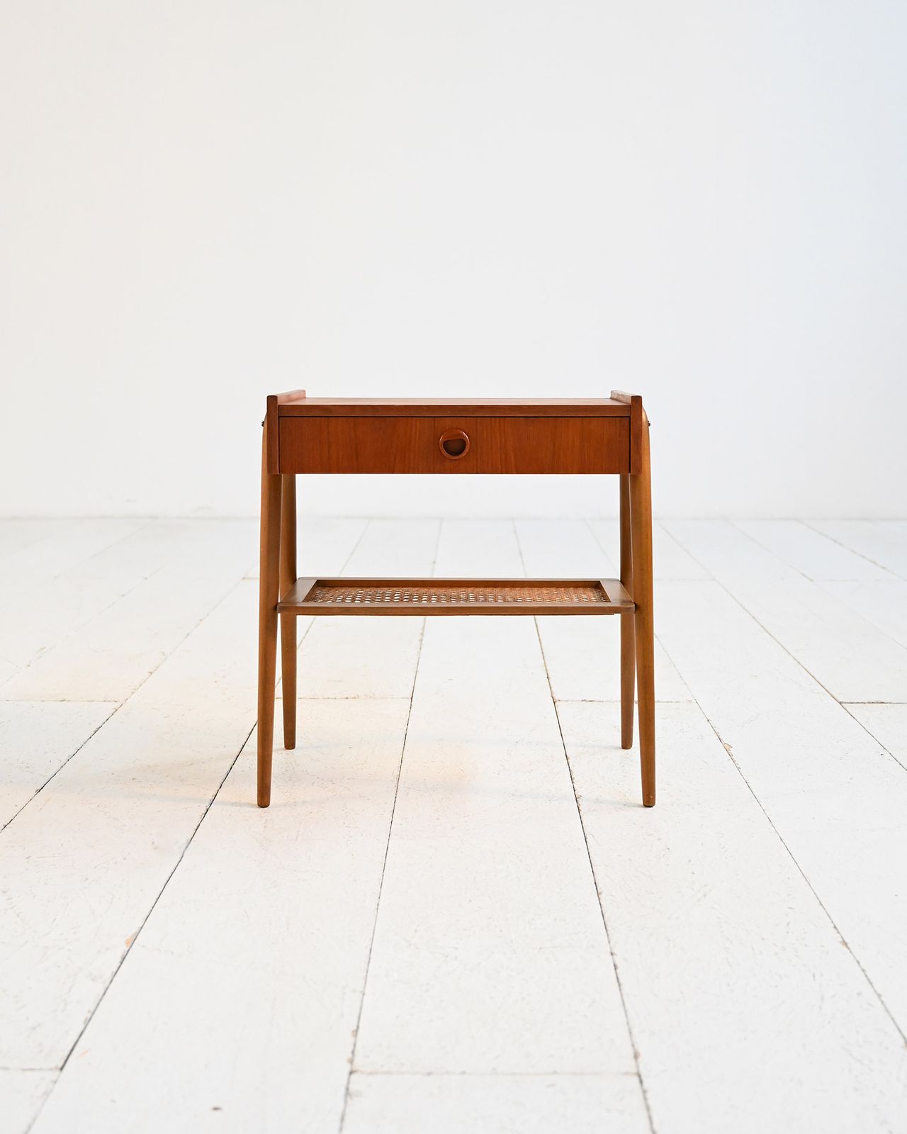 Scandinavisch teakhouten nachtkastje, ca. jaren 1950 photo Meubels