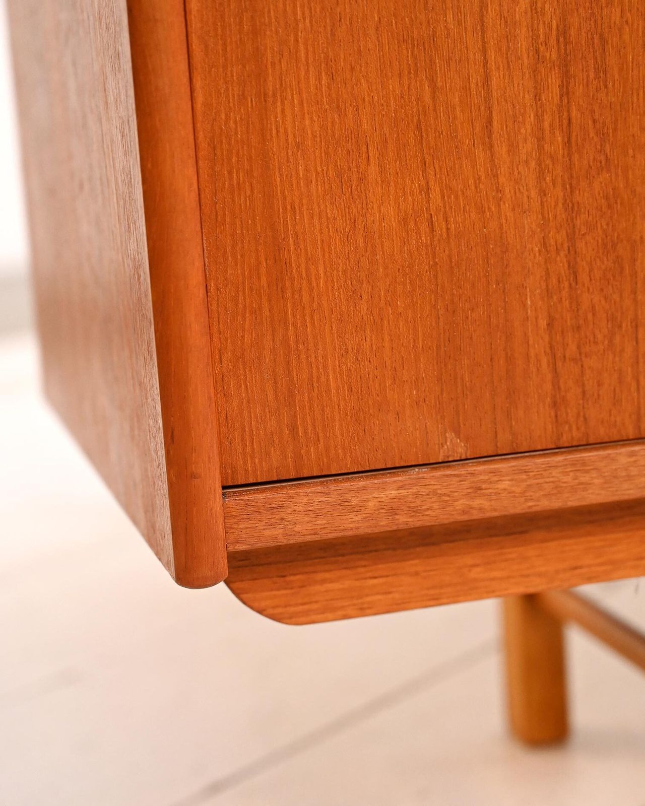 photo for sale Scandinavisch teakhouten dressoir "Korsör" ca. jaren 1960