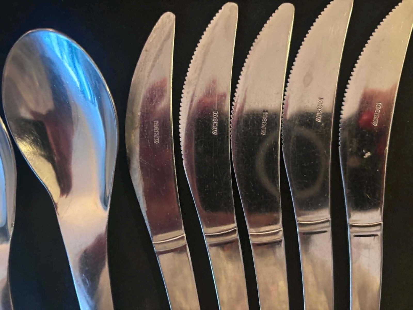 photo vintage Vintage Italian Inoxmv Flatware Set For 5 – 15 Piece Stainless Steel Cutlery – 1980s Modernist Space Age Design