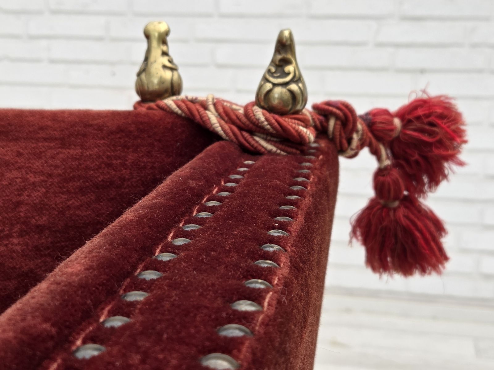 Deens 2-zits "Spanish" sofa met neerklapbare armleuningen, jaren 1970, bekleed met meubelvelours. photo for sale