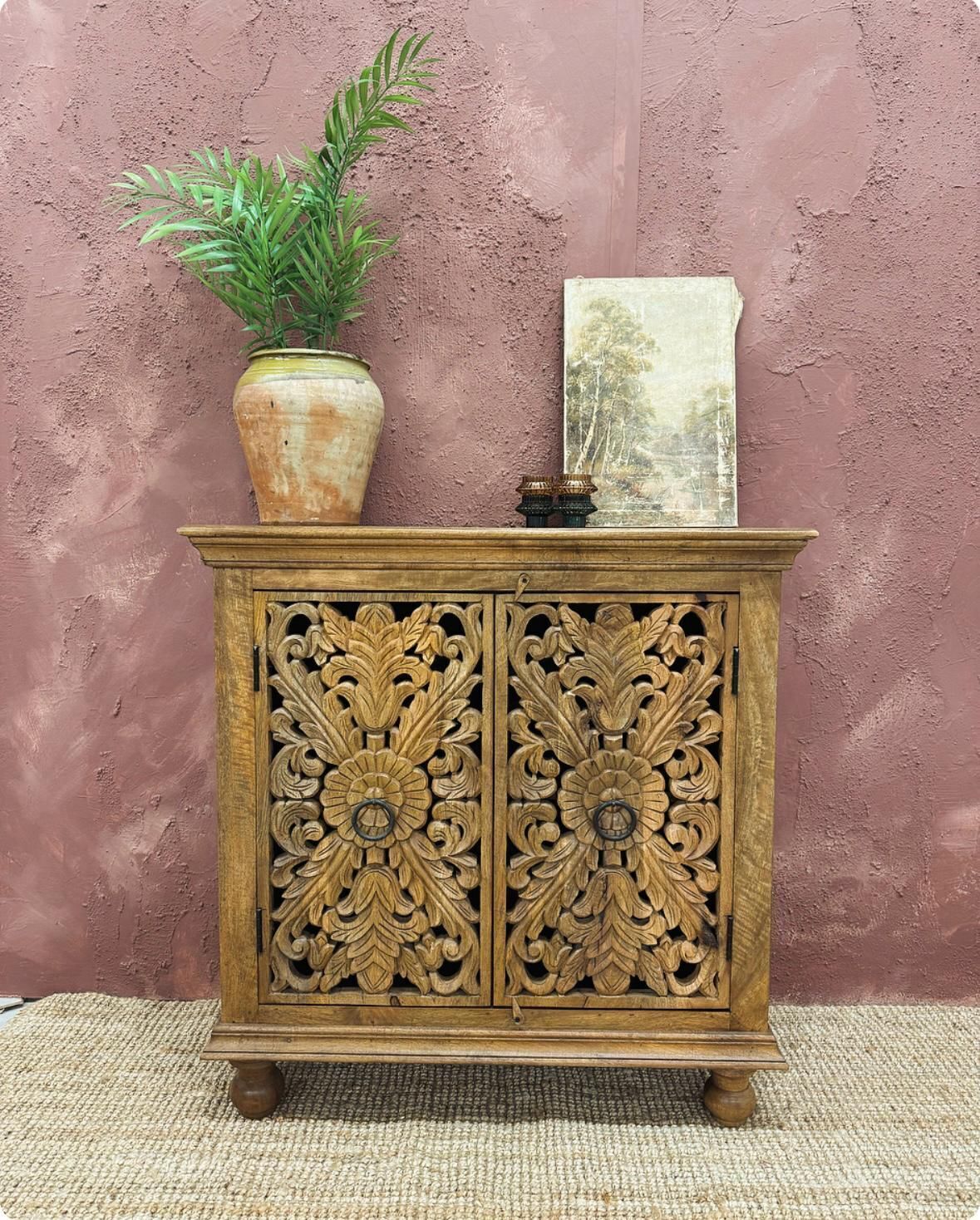Handgesneden dressoir van mangohout