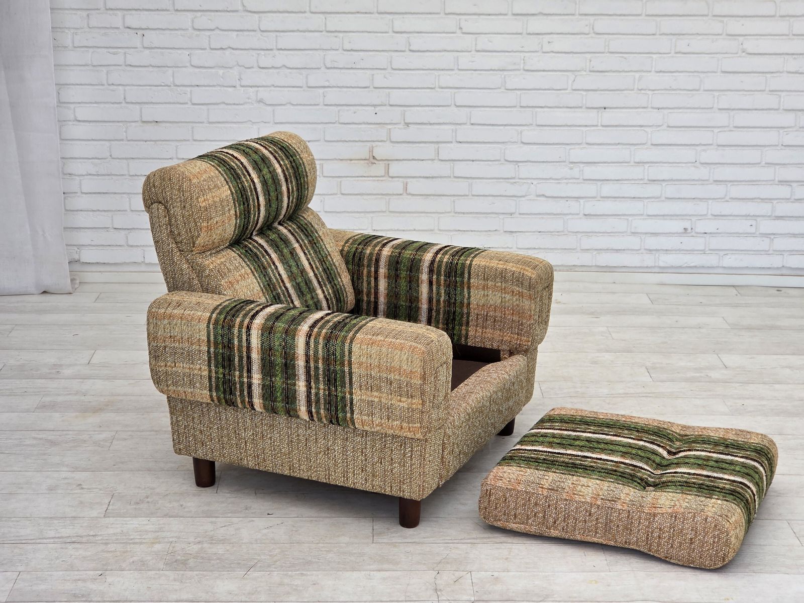 photo furniture 1980s, Danish Club Chair By Nisbo Horsens, Furniture Wool.