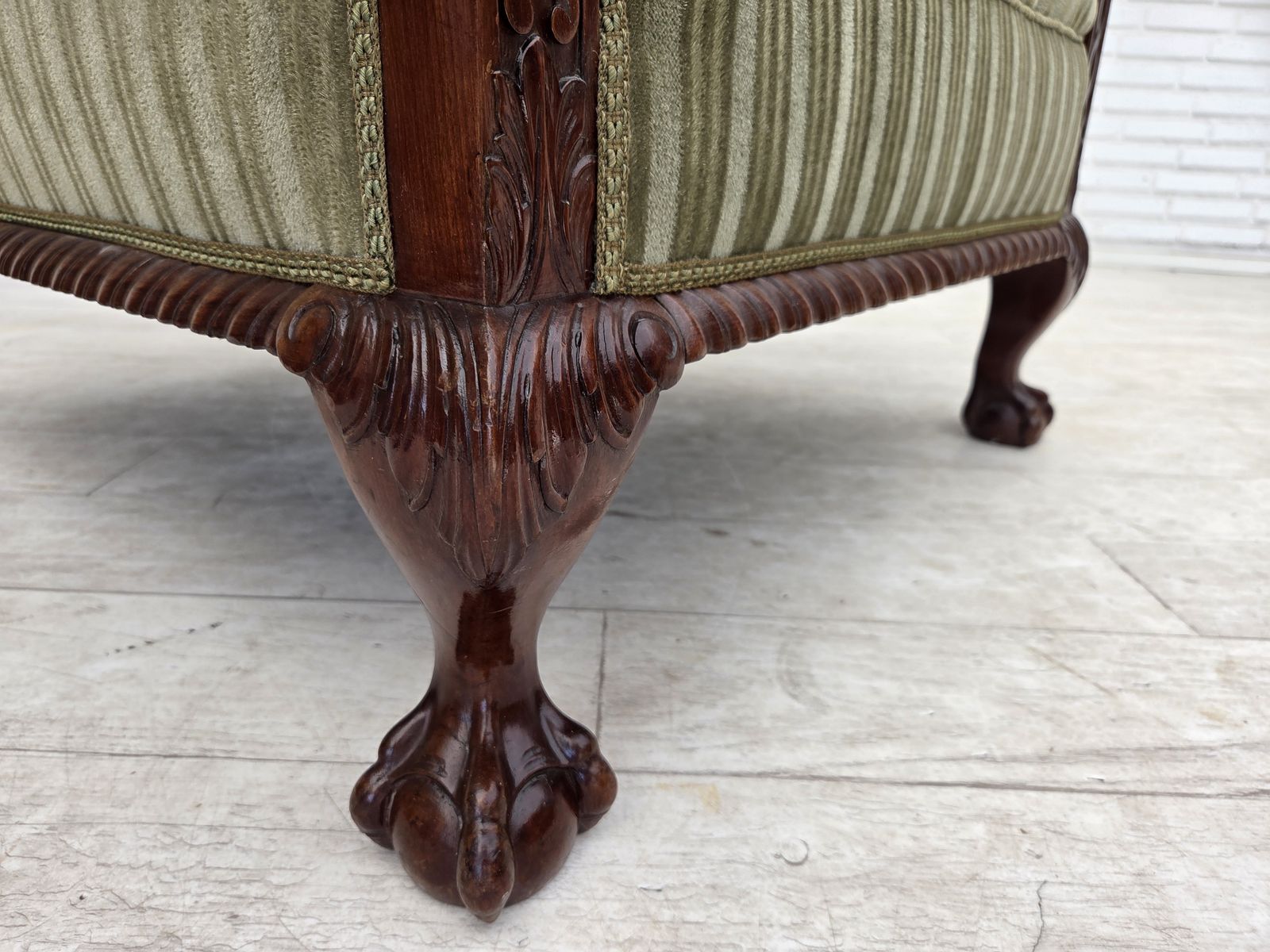 Ca. jaren 1950, Deense fauteuil, meubelvelours, teakhout. photo Meubels