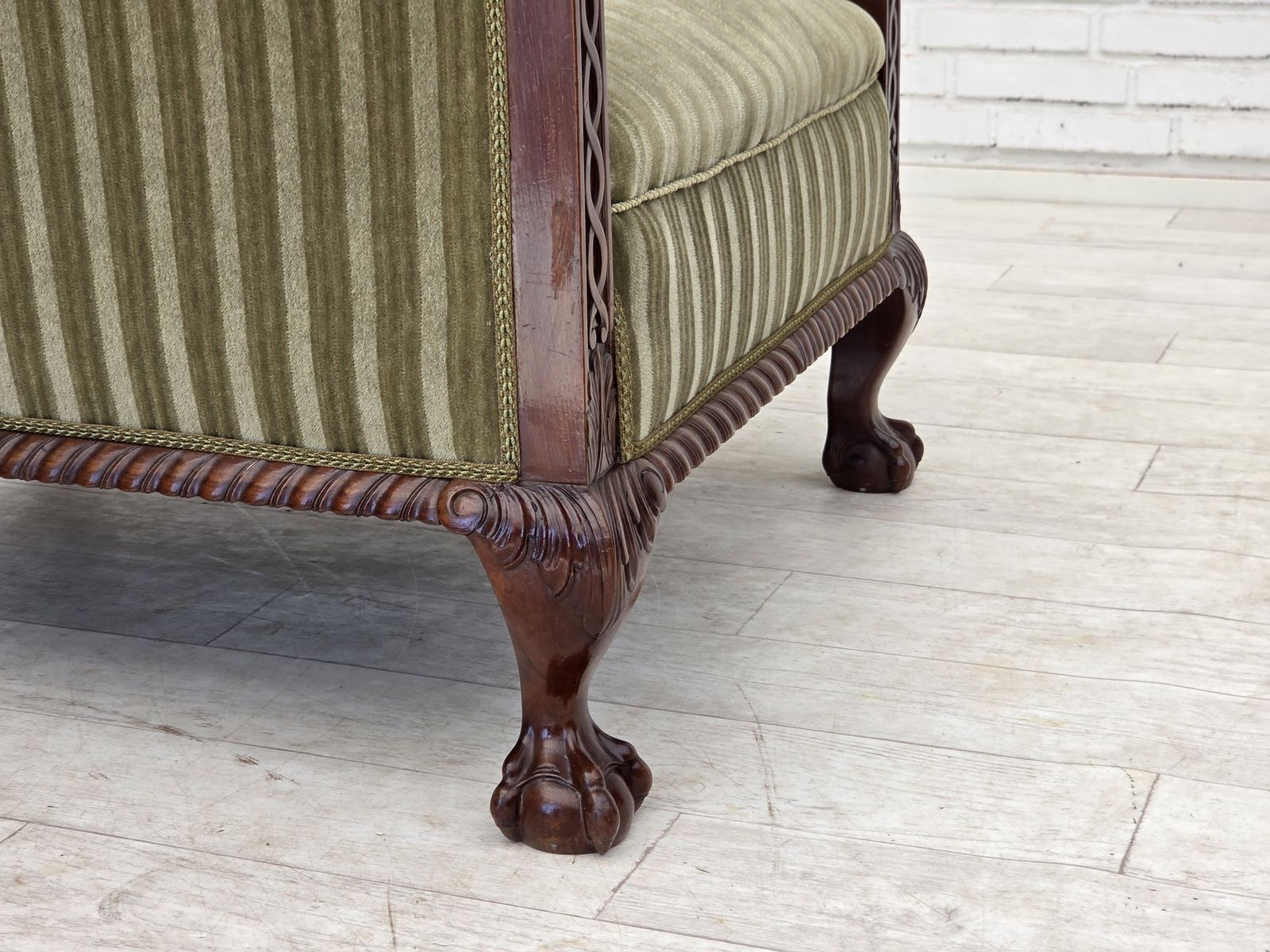 photo for sale Ca. jaren 1950, Deense fauteuil, meubelvelours, teakhout.