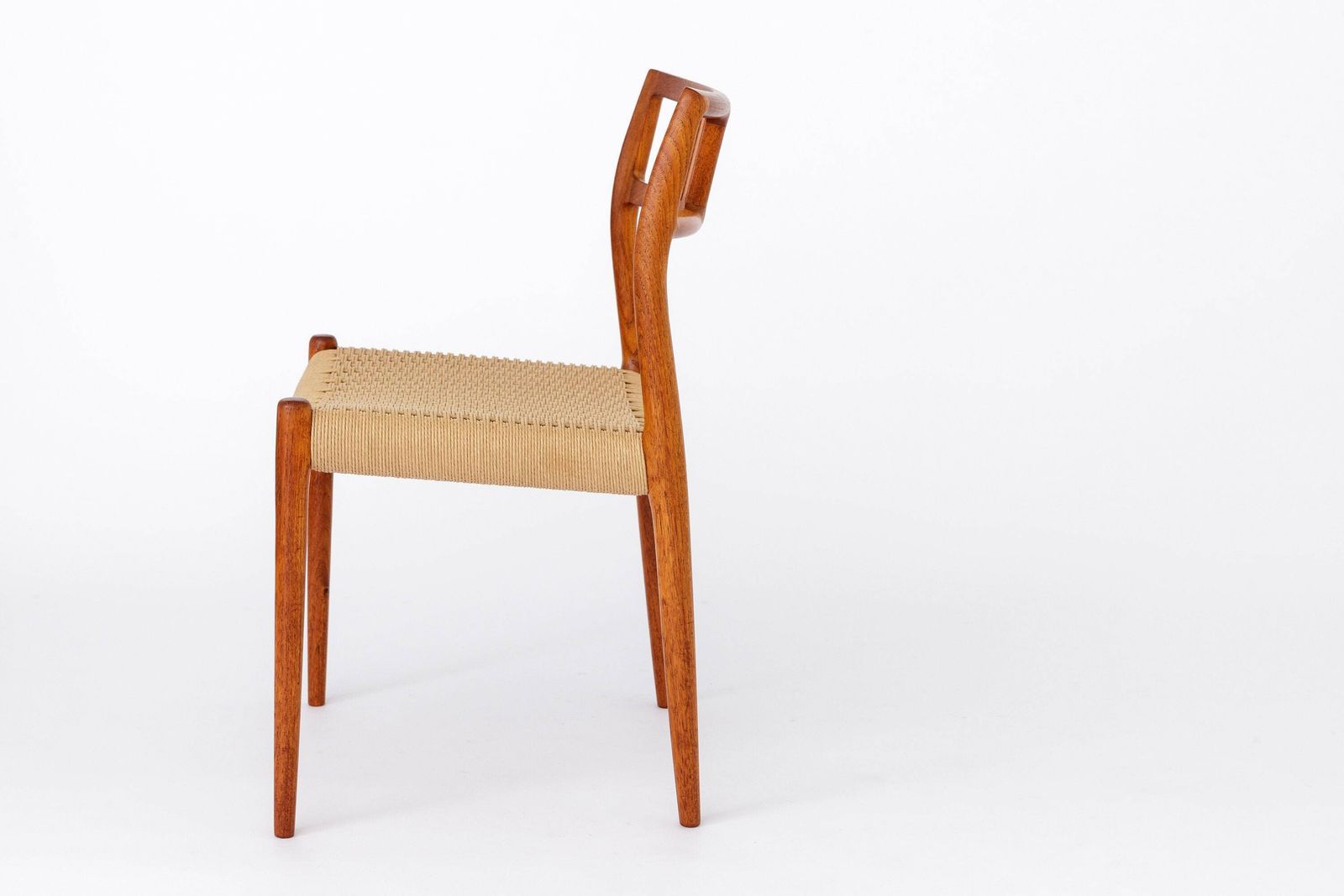 1 van 3 Niels Otto Møller Model 79 stoelen – iconisch Deens teakdesign, ca. jaren 1960 photo Meubels