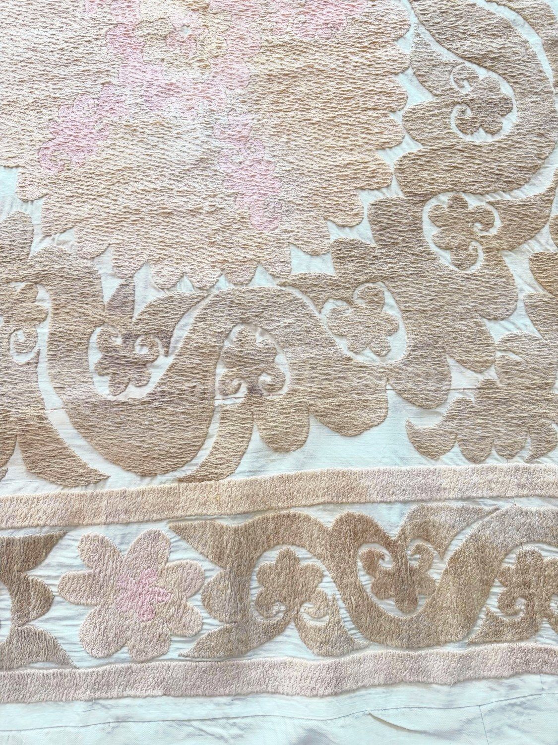 Vintage Suzani Tafelkleed uit Bukhara, 132 x 153 cm photo vintage