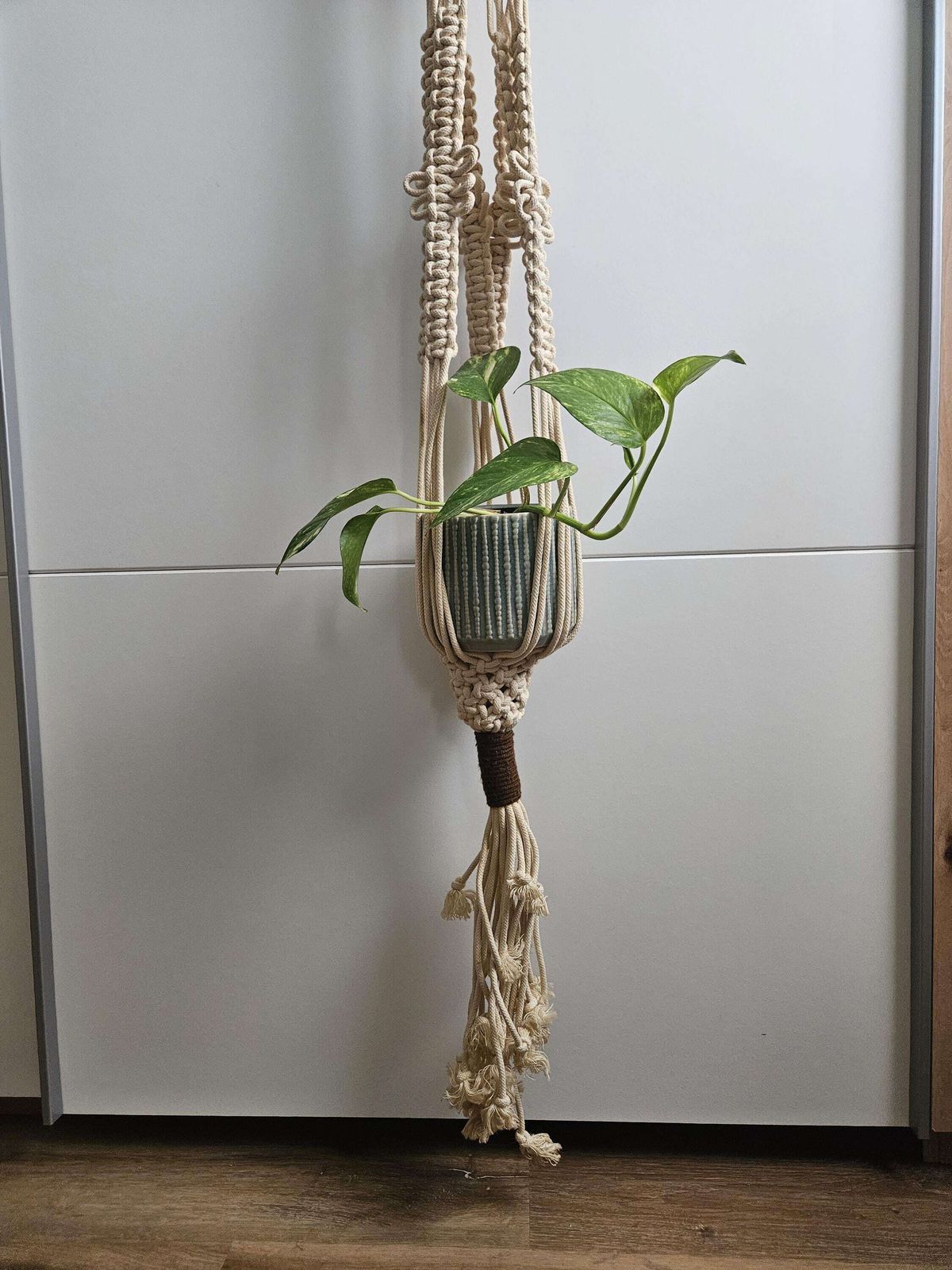 Vintage macramé plantenhanger: 180 cm boho touwhouder met houten kralen, mid-century stijl photo buy
