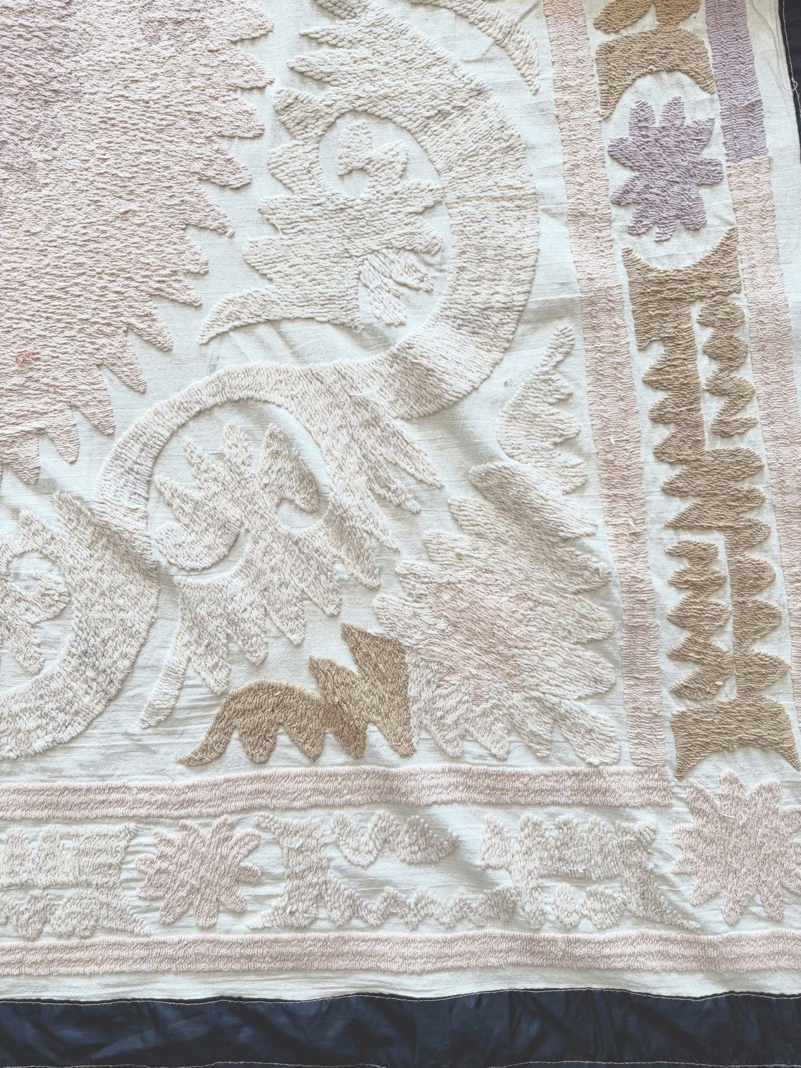Suzani brodé, décoration murale, nappe ouzbèke beige neutre, 133 x 144 cm photo Textiles