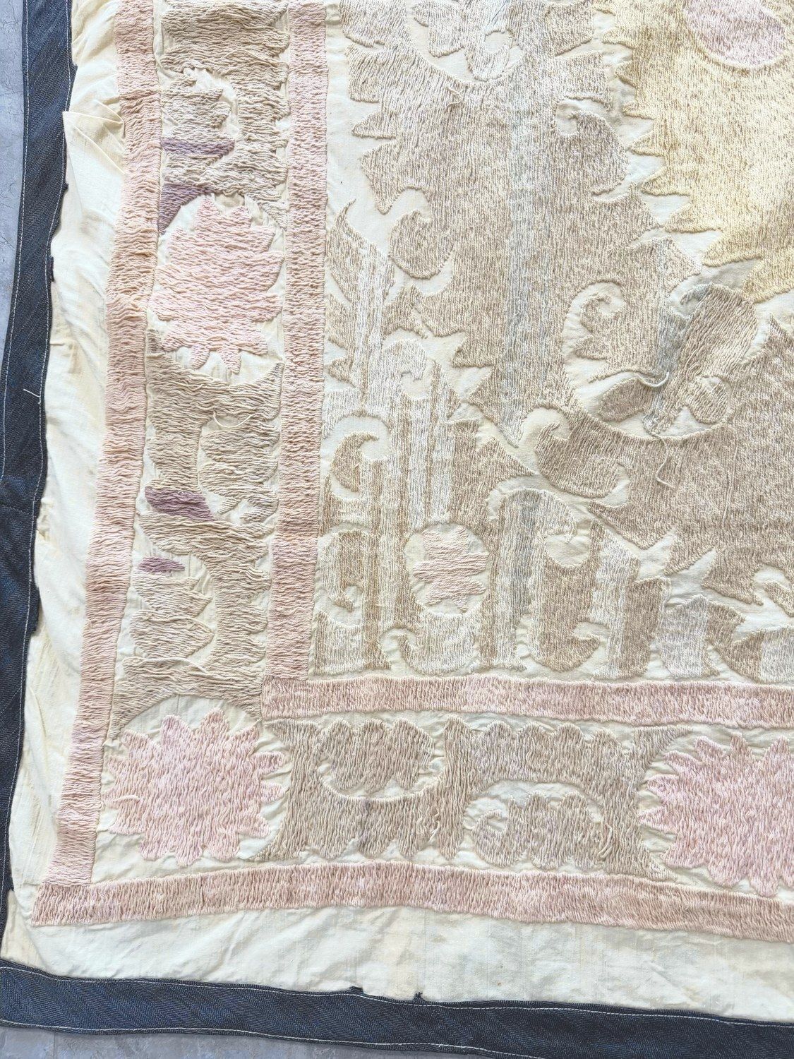 Suzani Tribal Textiel, Neutraal Beige Oezbeeks Tafelkleed 135 x 138 cm photo Textiel