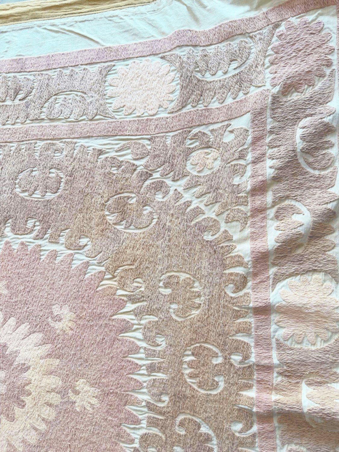 Textile tribal Suzani, broderie vintage 135 x 144 cm photo vinterior