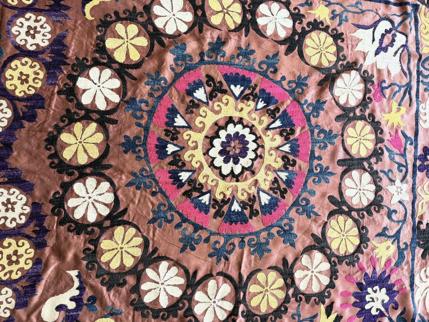 Grande suzani brune, broderie de Boukhara, 135 x 280 cm photo 535.0