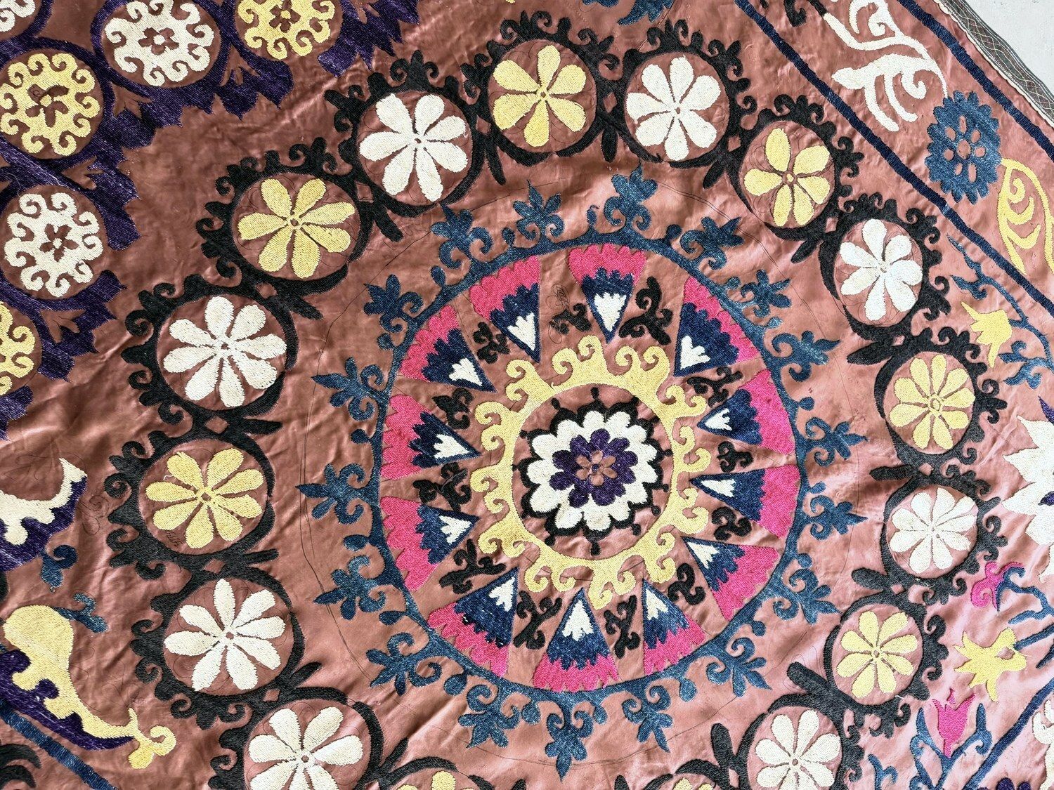 Grande suzani brune, broderie de Boukhara, 135 x 280 cm photo vinterior