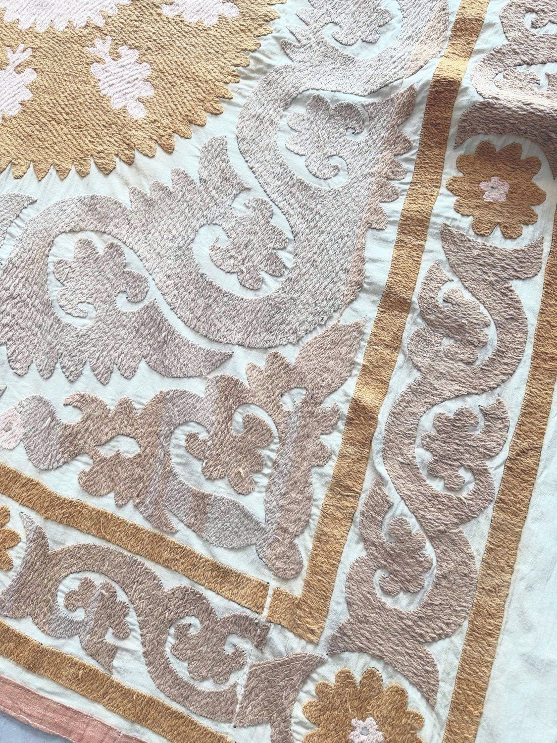 Neutrale Beige Aziatische Suzani Tribale Textiel 138 x 142 cm photo vinterior
