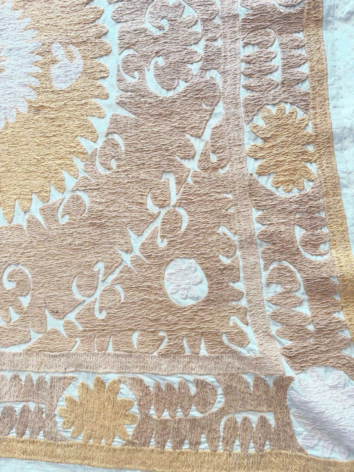 Uzbeks Suzani Textiel Wanddecoratie 139 x 144 cm, jaren 1970 photo buy