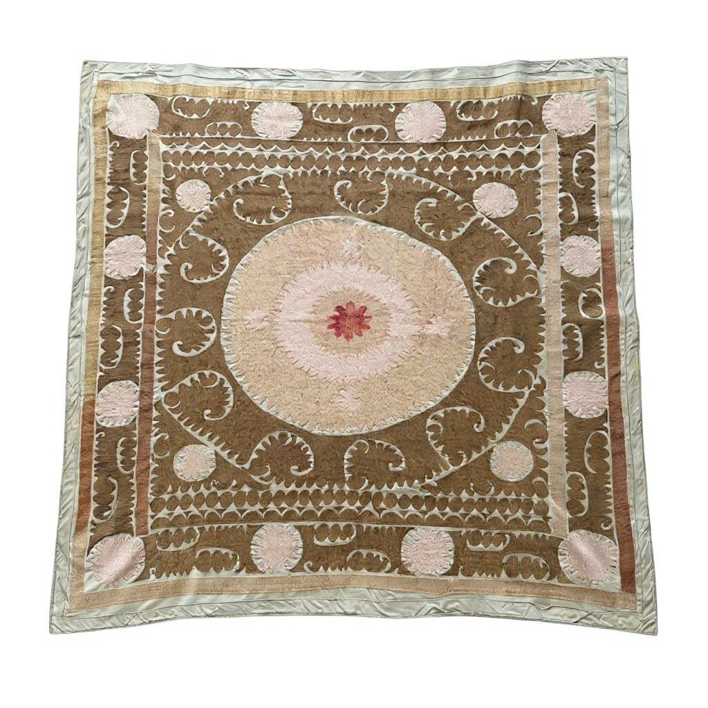 Suzani wanddecoratie, handgeborduurd, 139 x 146 cm