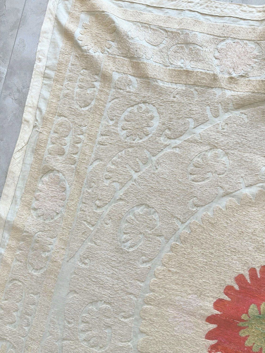 Handmade Neutral Tan Suzani From Tashkent 140 X 140 Cm photo 277.0
