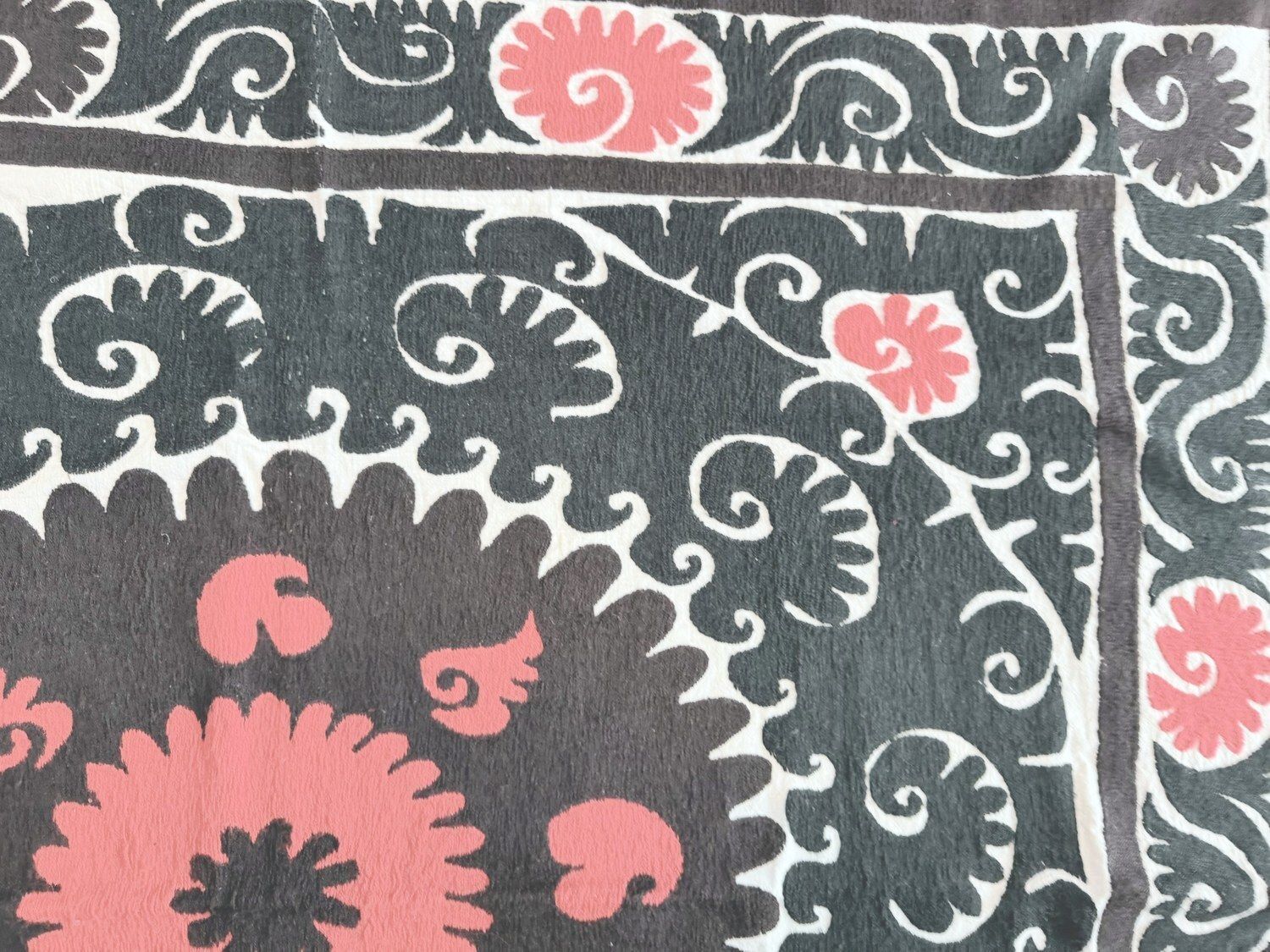 Textile mural suzani brodé à la main, marron, 140 x 156 cm photo 308.0