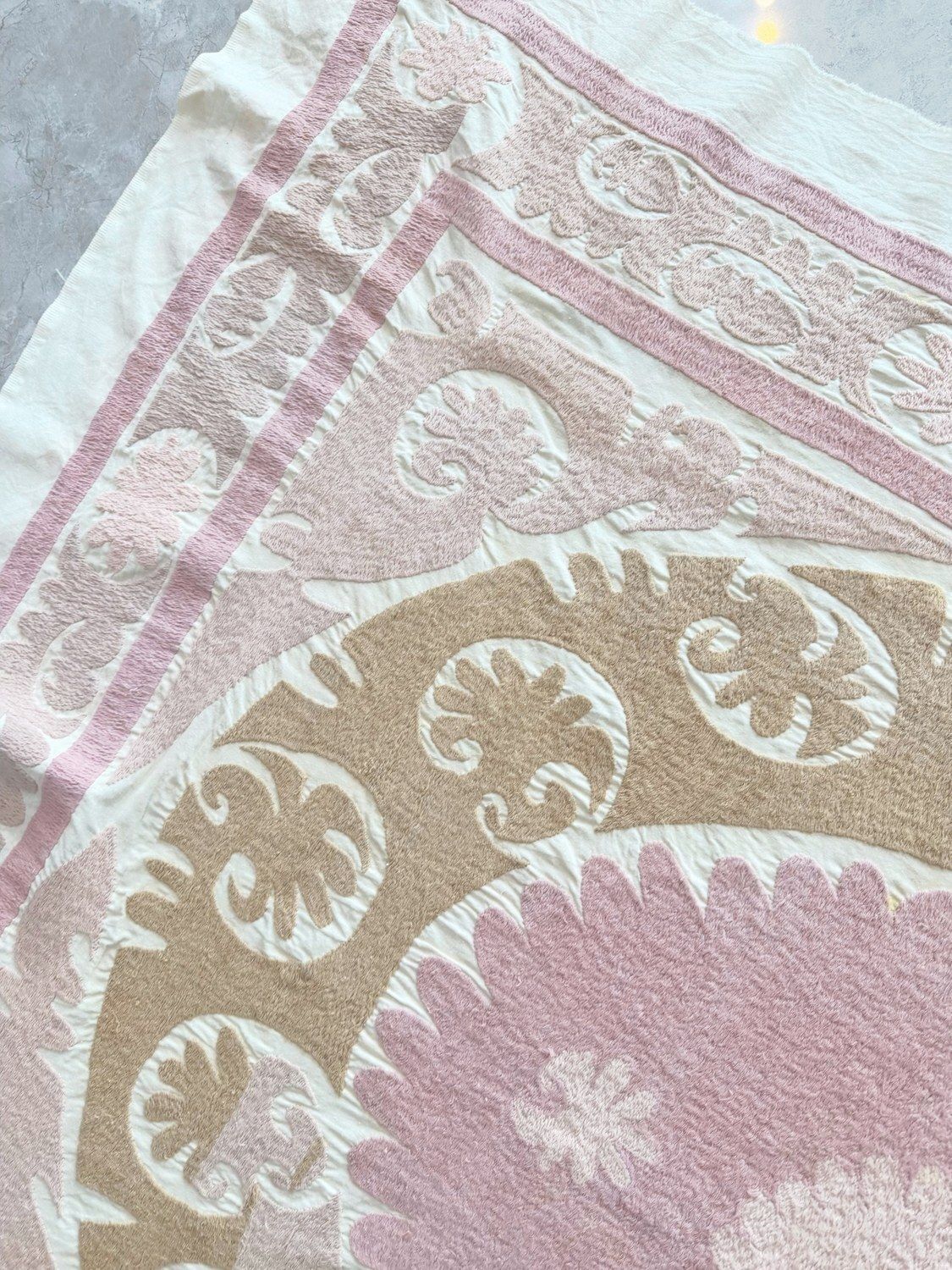 Textile tribal suzani beige décoratif, 141 x 168 cm photo 338.0