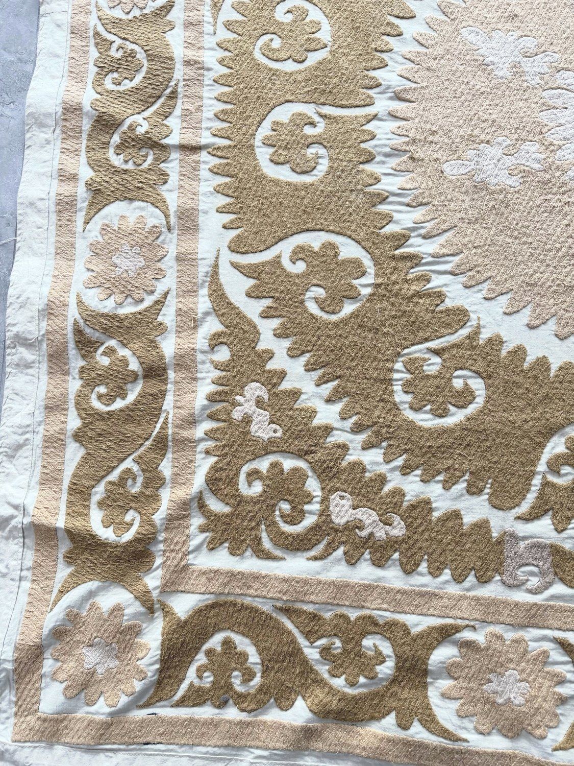 Suzani décoratif mural, nappe ouzbèke ton neutre beige, 152 x 152 cm photo Textiles