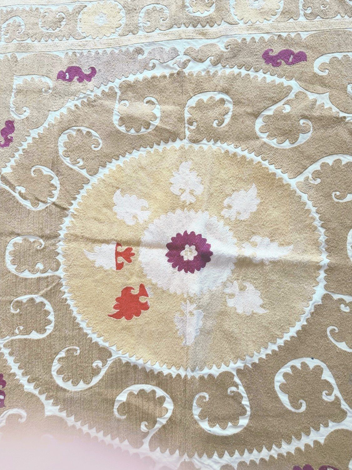 Decoratieve Vintage Suzani Wandkleed 154 x 160 cm photo furniture