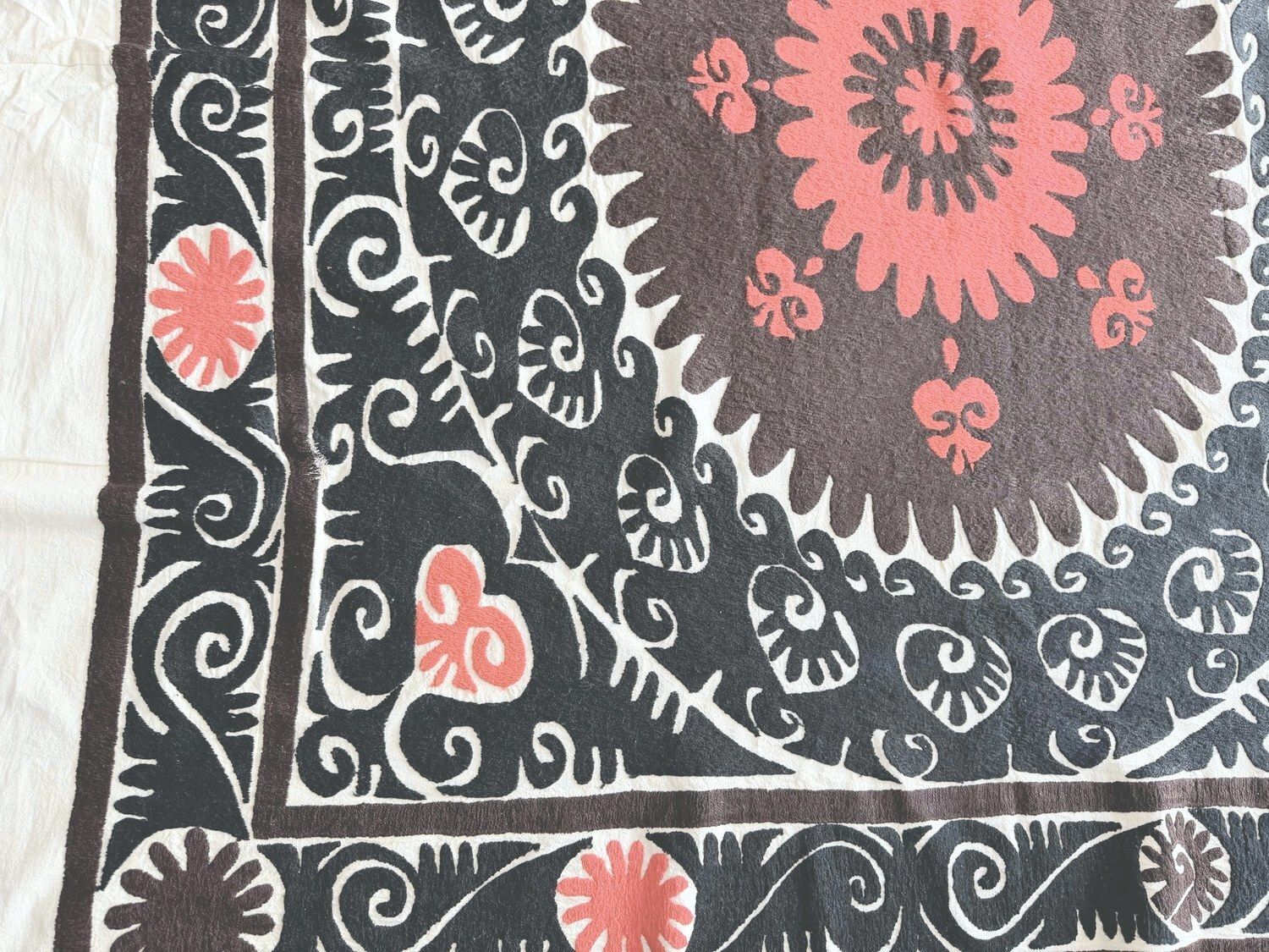Nappe suzani vintage décorative d'Ouzbékistan, 158 x 162 cm photo buy