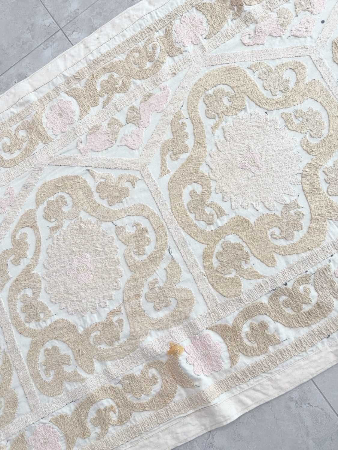 Geborduurd grote Suzani wanddecoratie uit Bukhara 77 x 360 cm photo Textiel