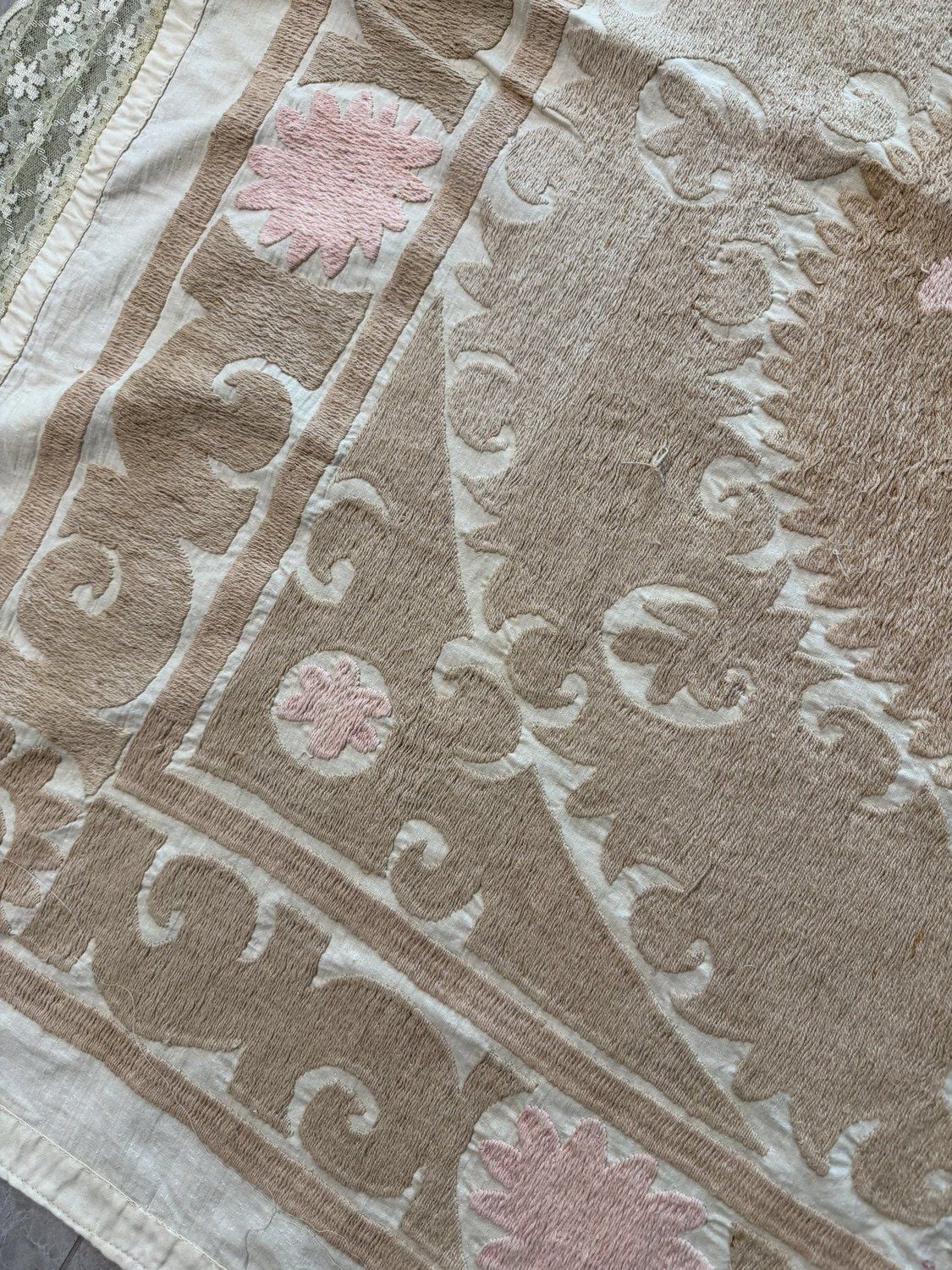 Handcrafted Bukhara Suzani Wall Hanging   Beige Tan Pink Ethnic Embroidered Cotton Tapestry 130 X 153 Cm photo Textiles