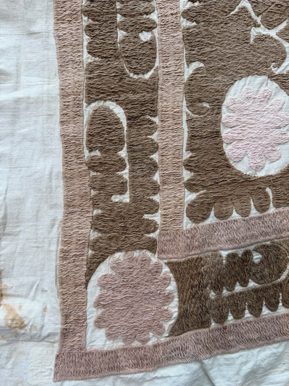 Suzani mural vintage beige et blanc, Ouzbékistan, 141 x 157 cm photo 313.0
