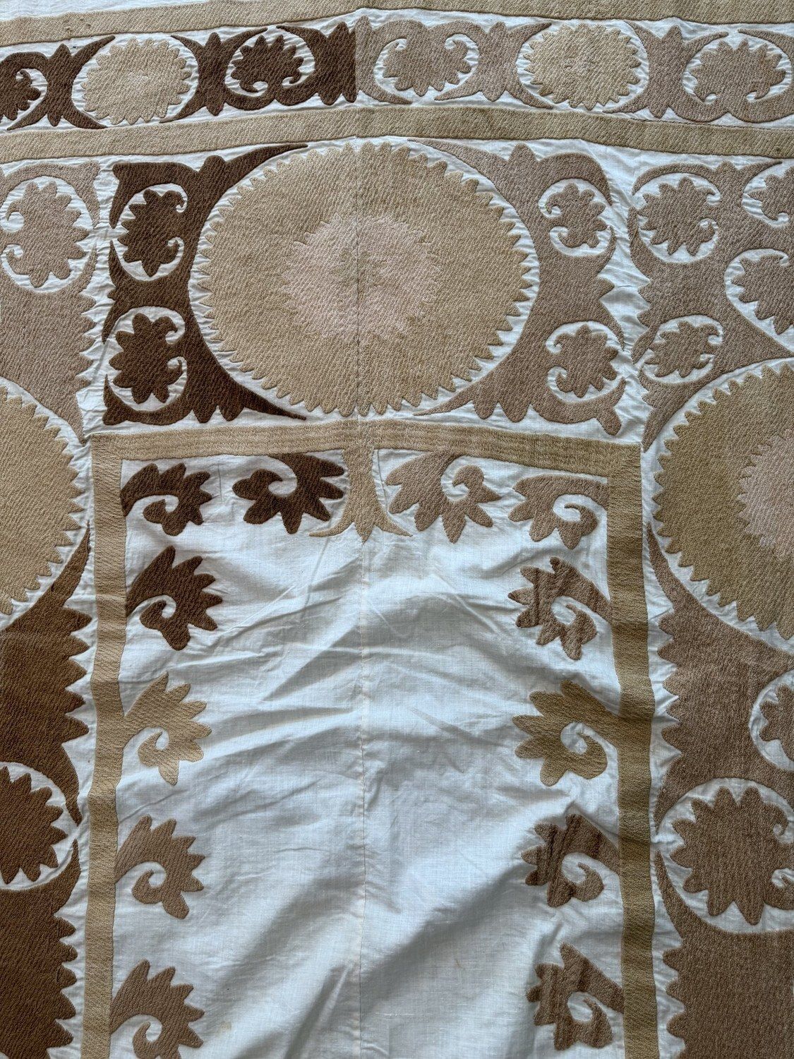 Handgeborduurd beige wit Samarkand Suzani tapijt 154 x 269 cm photo 587.0