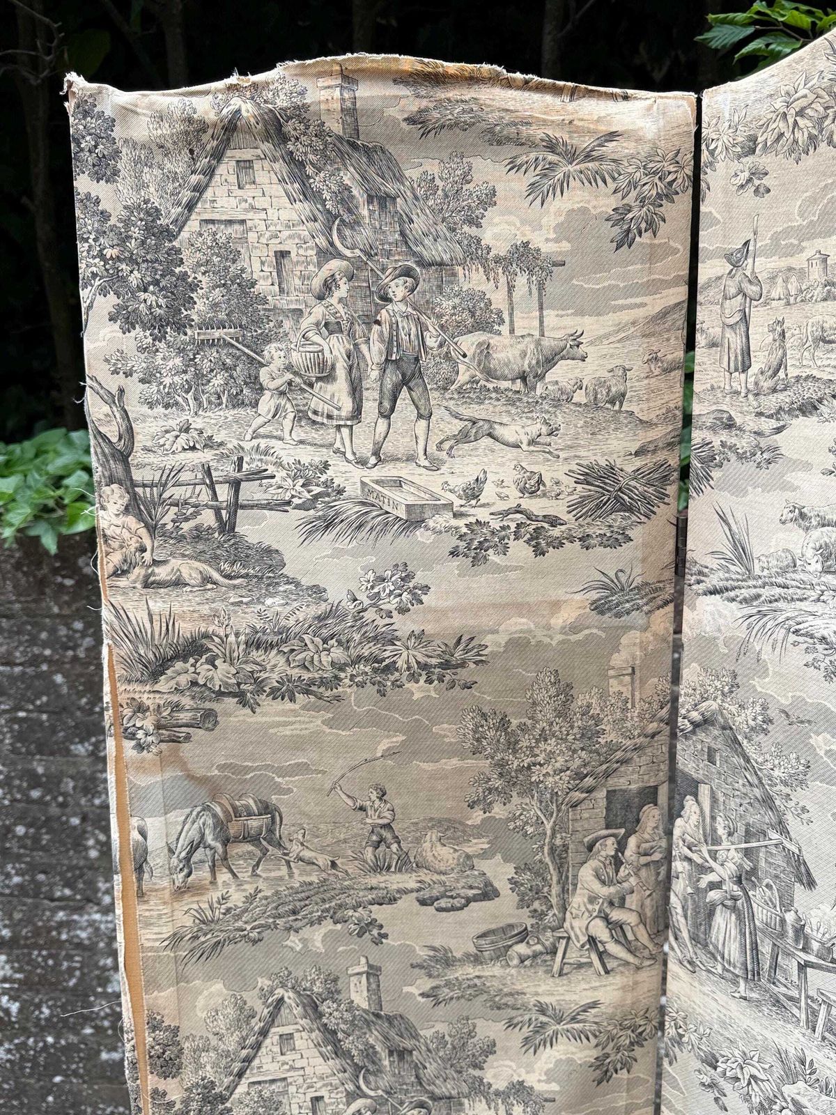 photo vintage Vintage French Country Toile Folding Screen Room Divider Decorative Panel   Upcycling Project