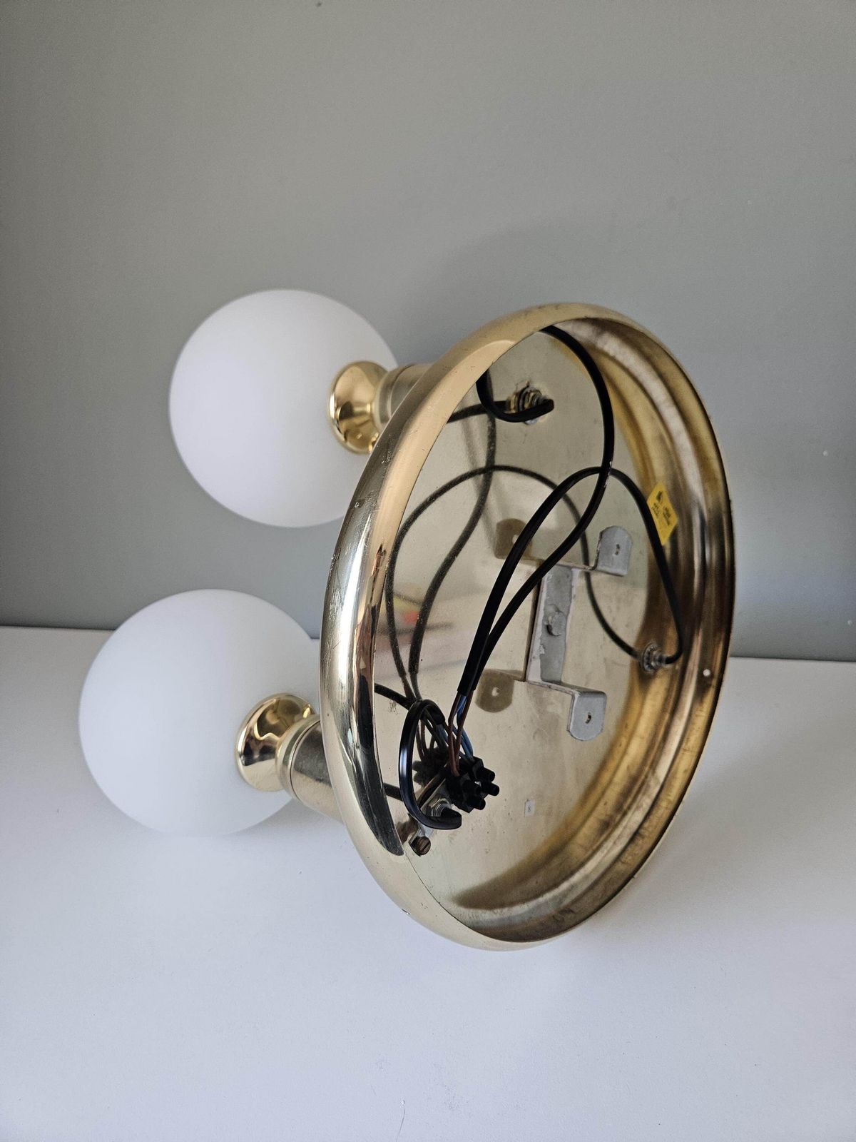 Vintage messing opaline globe hanglamp | Mid-century plafondlamp, Space Age lamp photo vintage