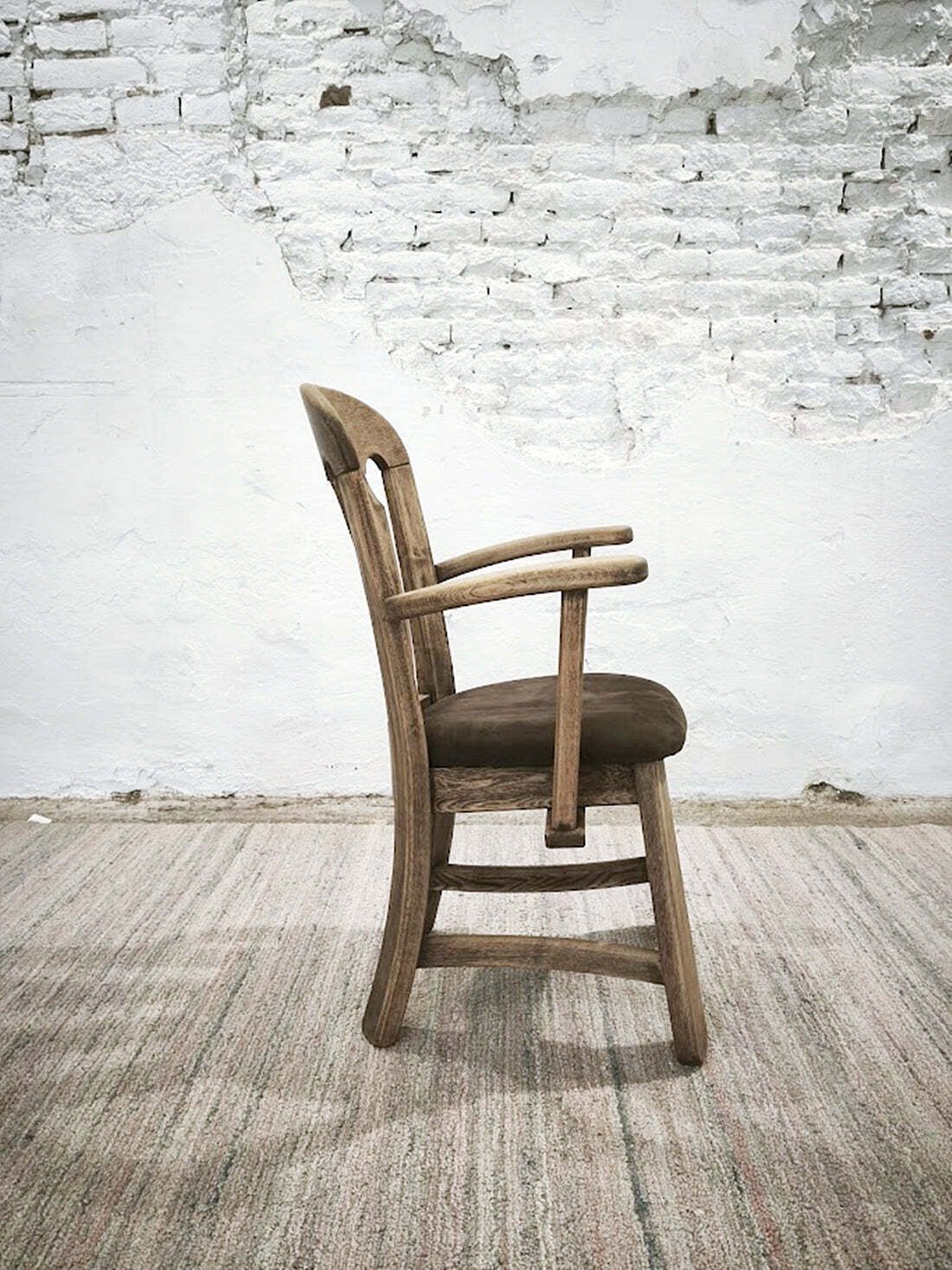 Nederlandse Brutalistische Massief Eiken Fauteuil met Opnieuw Bekleed Leren Zitting, jaren 1970 photo Meubels