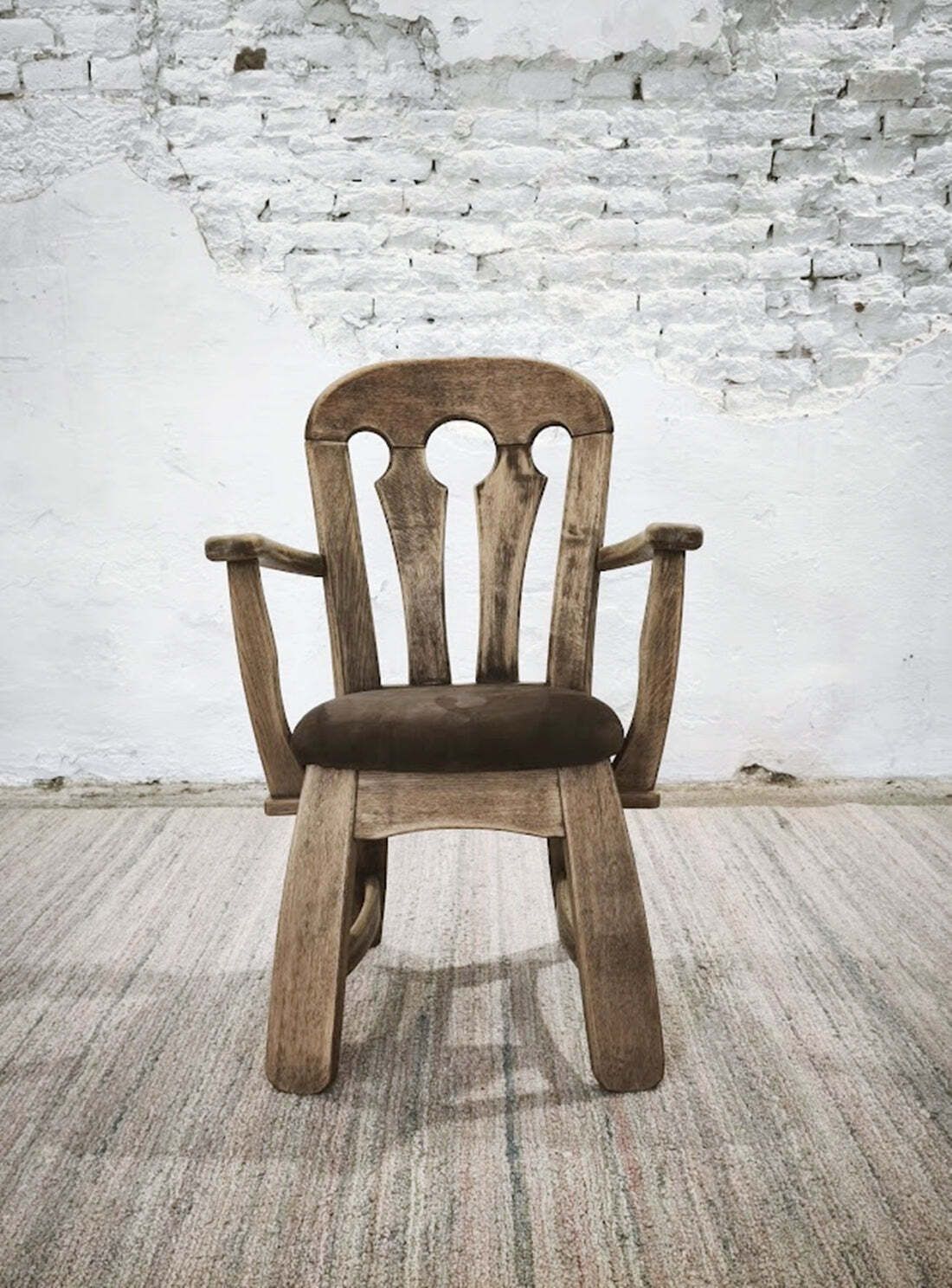 photo vintage Nederlandse Brutalistische Massief Eiken Fauteuil met Opnieuw Bekleed Leren Zitting, jaren 1970