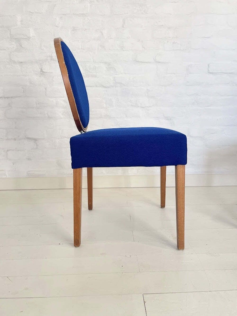 photo furniture Paar Italiaanse postmoderne stoelen, jaren 1990