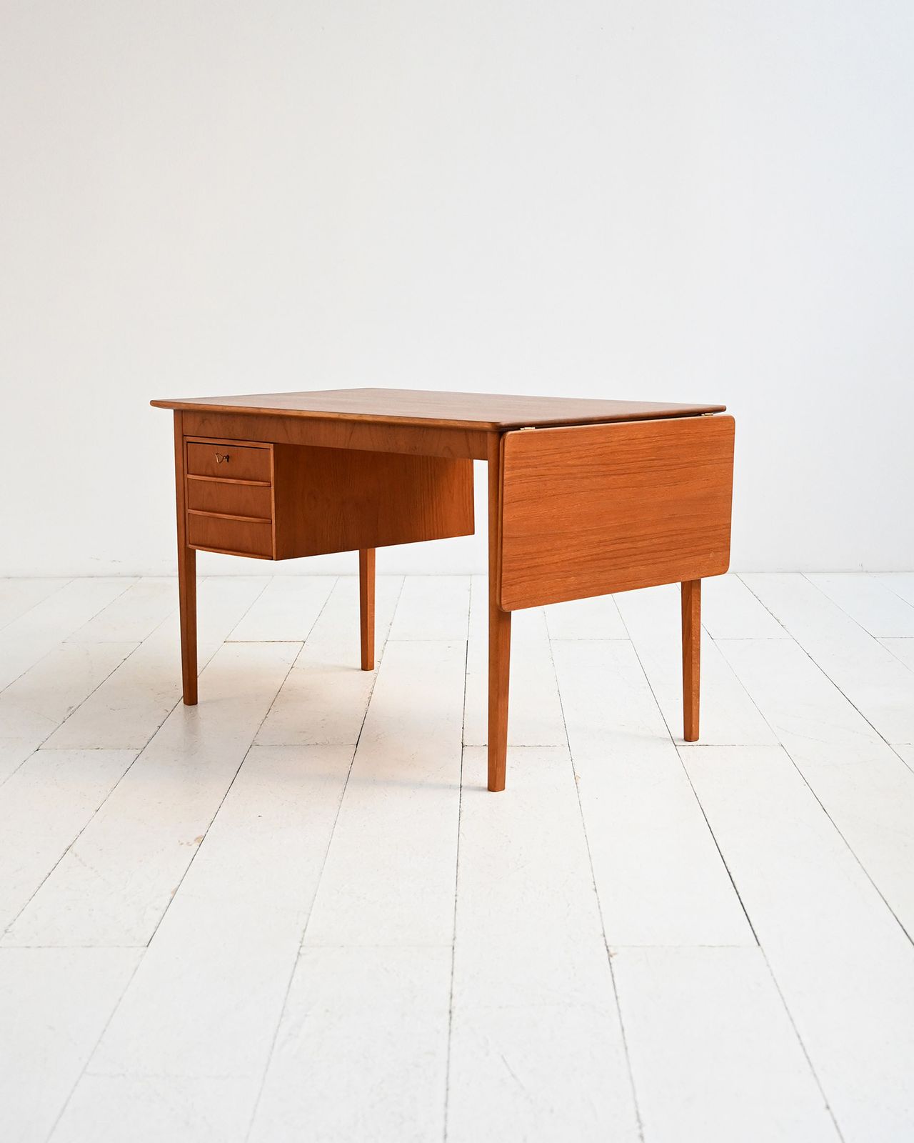 Teakhouten bureau uit de jaren 1960 met uitklapbaar blad photo for sale