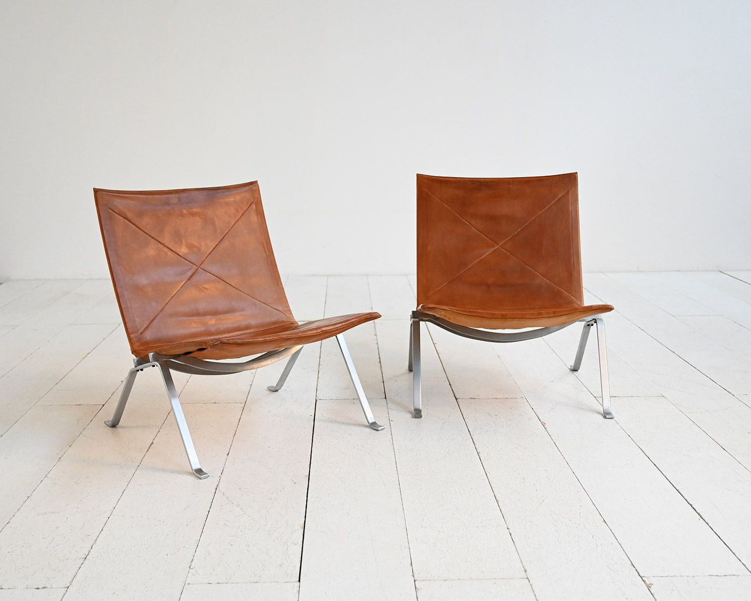 Paar "PK22" fauteuils van Poul Kjærholm voor E. Kold Christensen, ca. jaren 1950