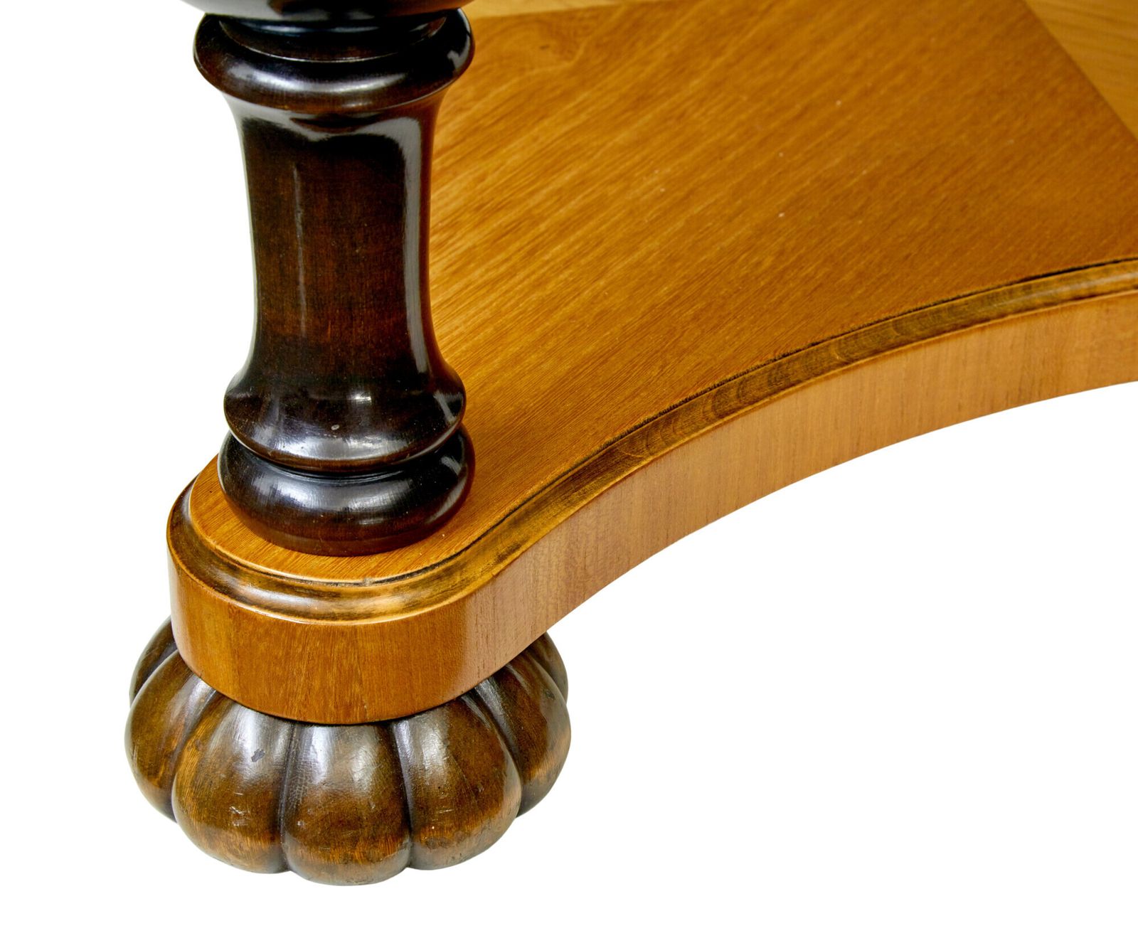 Zweedse mid-century art deco salontafel van iepenwortelhout photo for sale