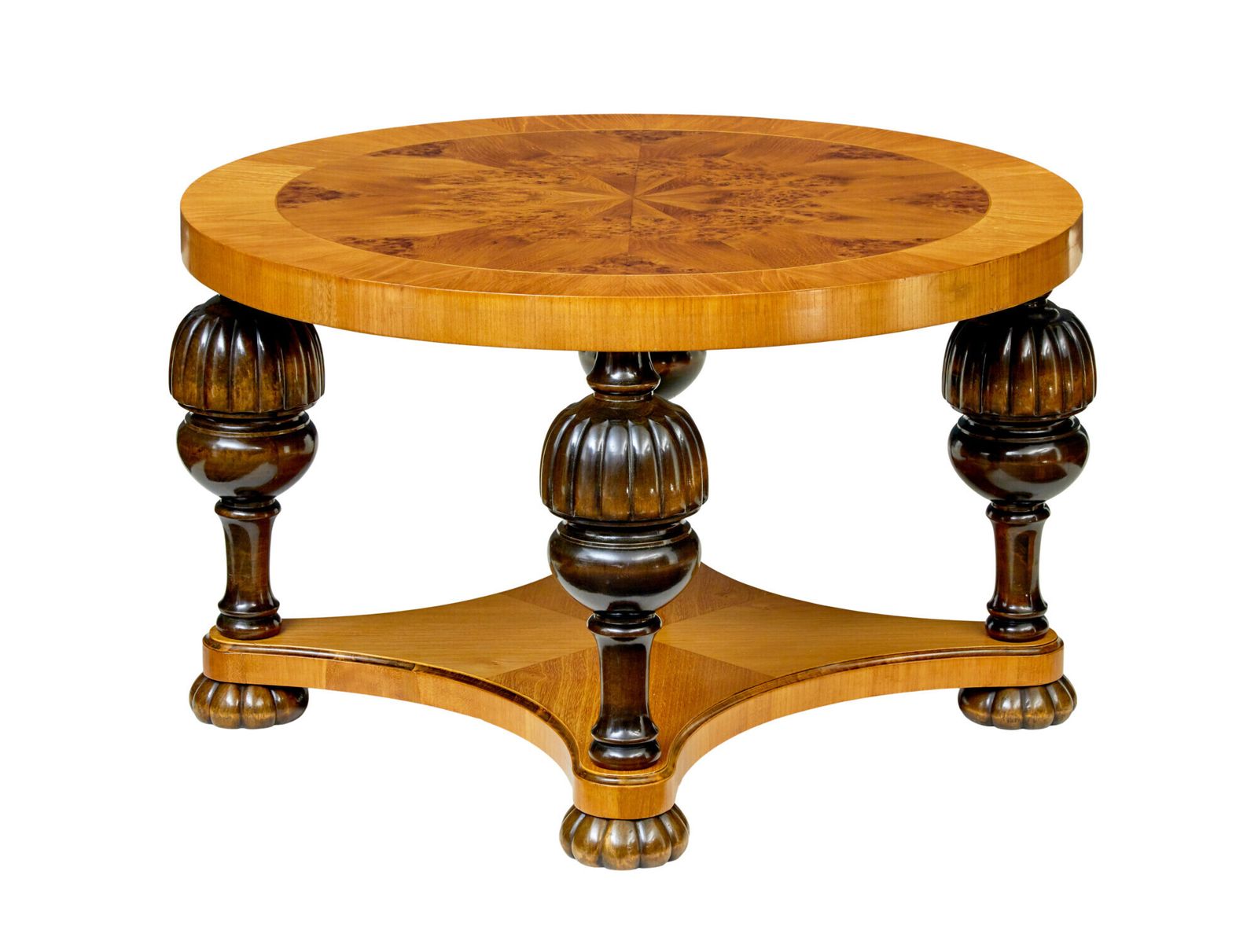 photo furniture Zweedse mid-century art deco salontafel van iepenwortelhout