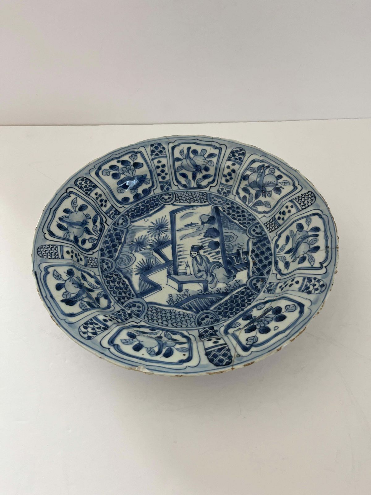 Chinees figuratief Kraak-porselein, schotel of bord, blauw en wit, Ming Wanli, ca. 1590 photo Woonaccessoires