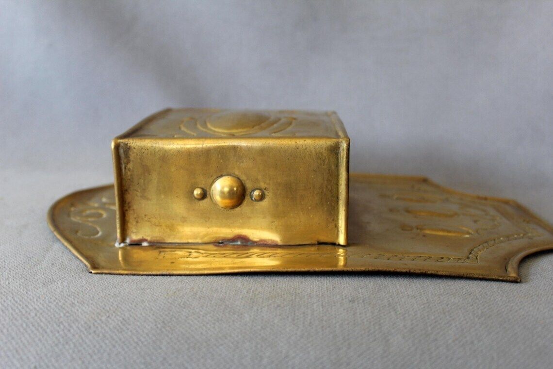 Large Antique Brass Candle Box, Brass Sheet Repousse Wall Hanging Two Pockets Wall Pocket Signed Delvaux Country Farmhouse Decoration photo furniture